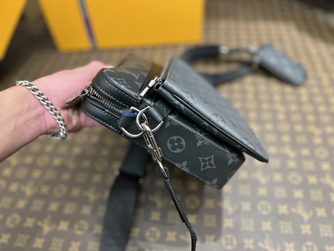 LV Monogram Eclipse Reverse bag 25*18.5*7cm