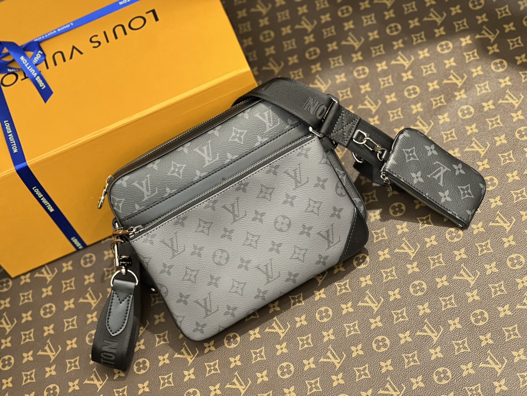 LV Monogram Eclipse Reverse bag 25*18.5*7cm
