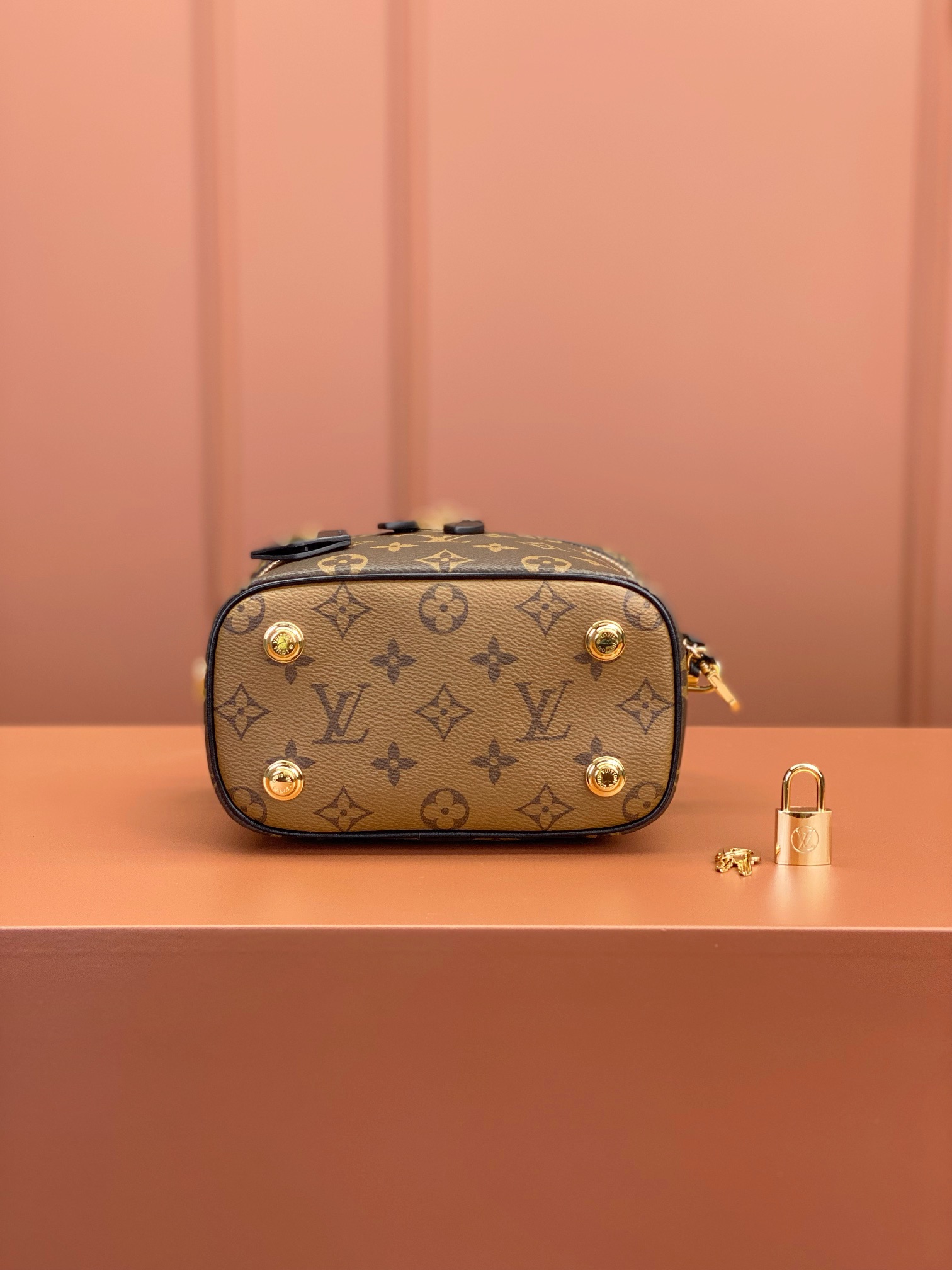 LV Crossbody bag 19*13*11CM