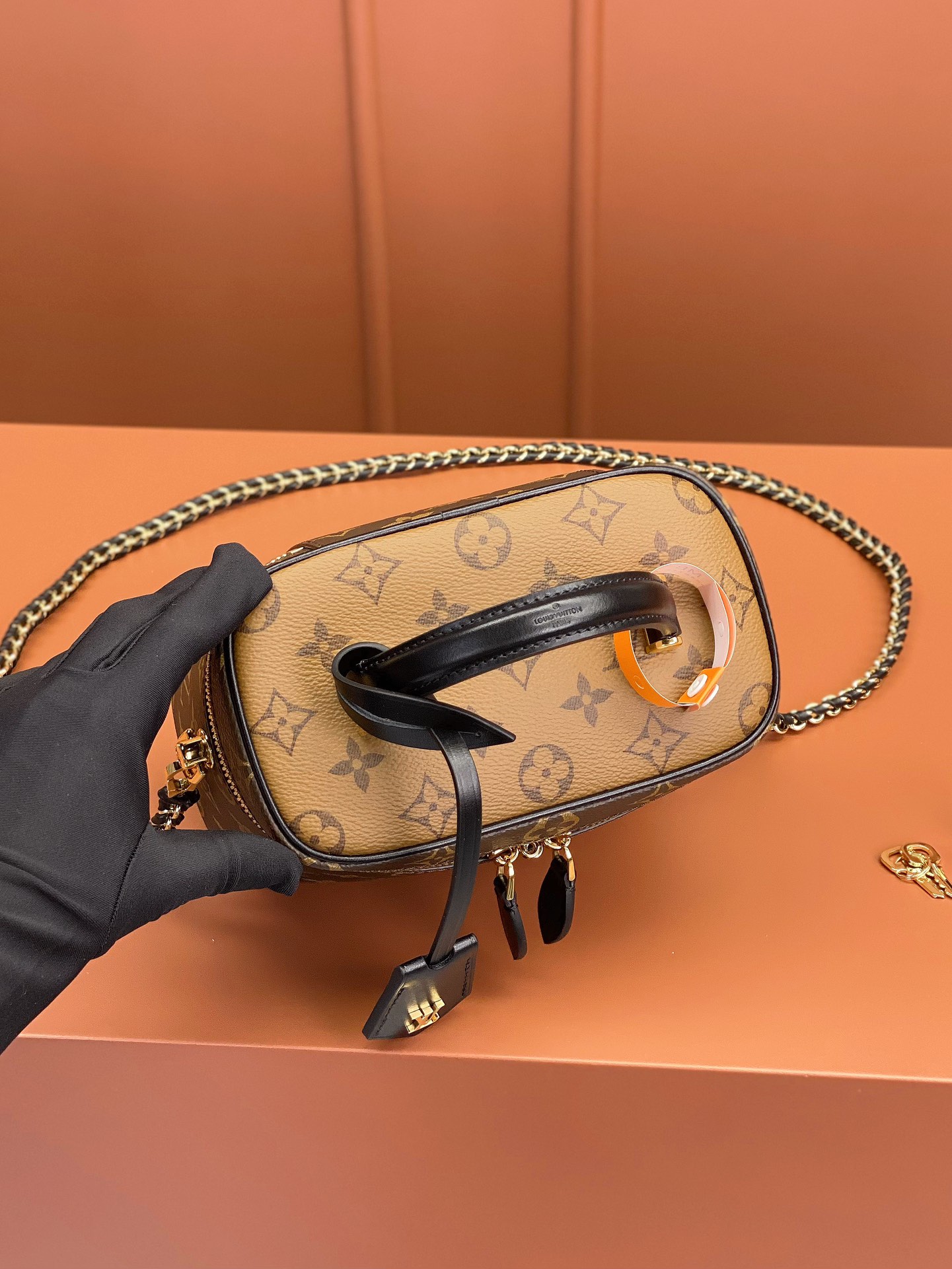 LV Crossbody bag 19*13*11CM