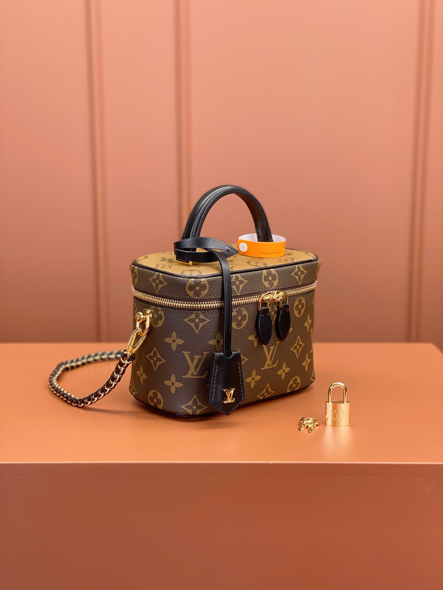LV Crossbody bag 19*13*11CM