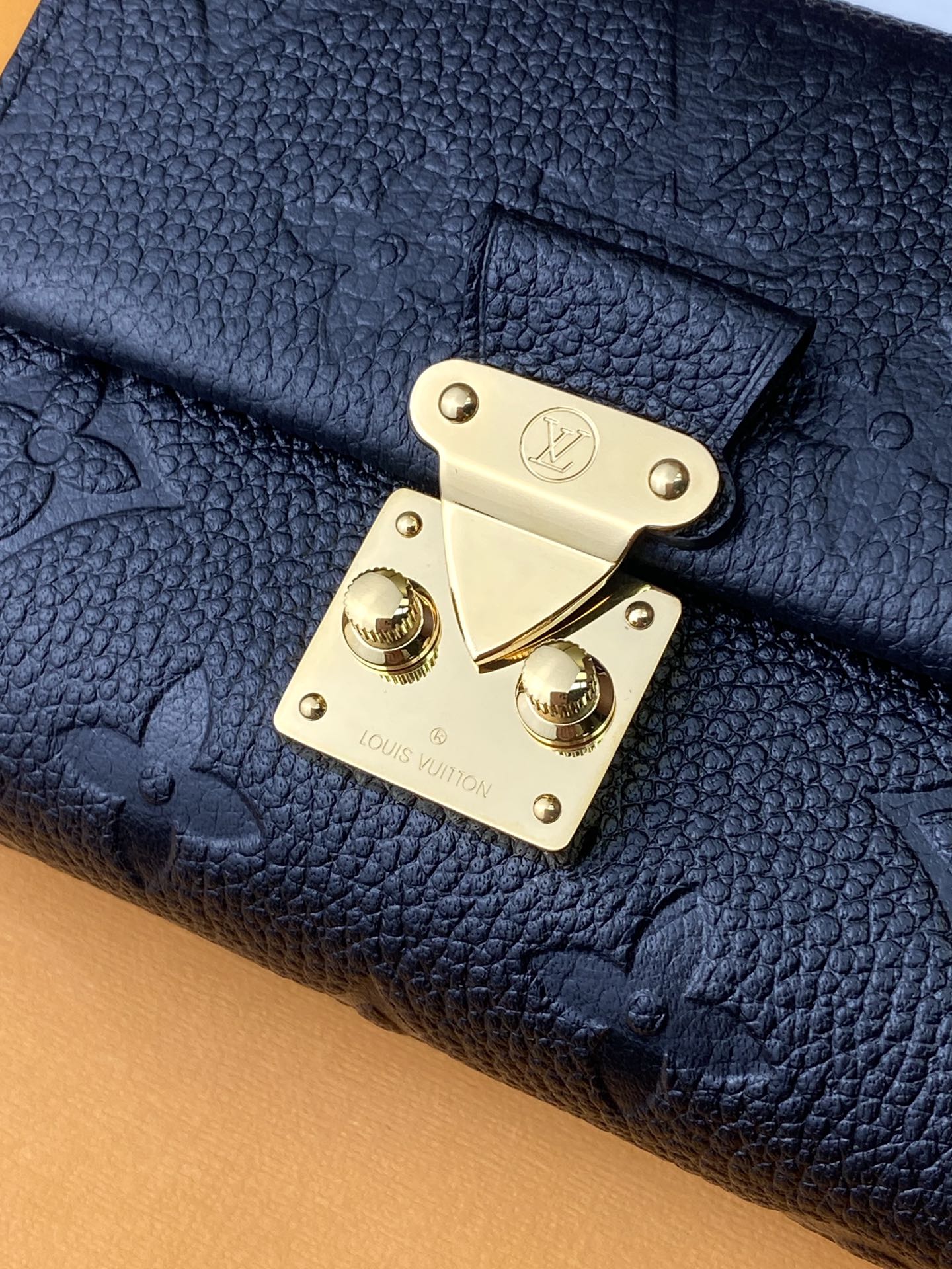 LV wallet 11.5*8.5*4CM