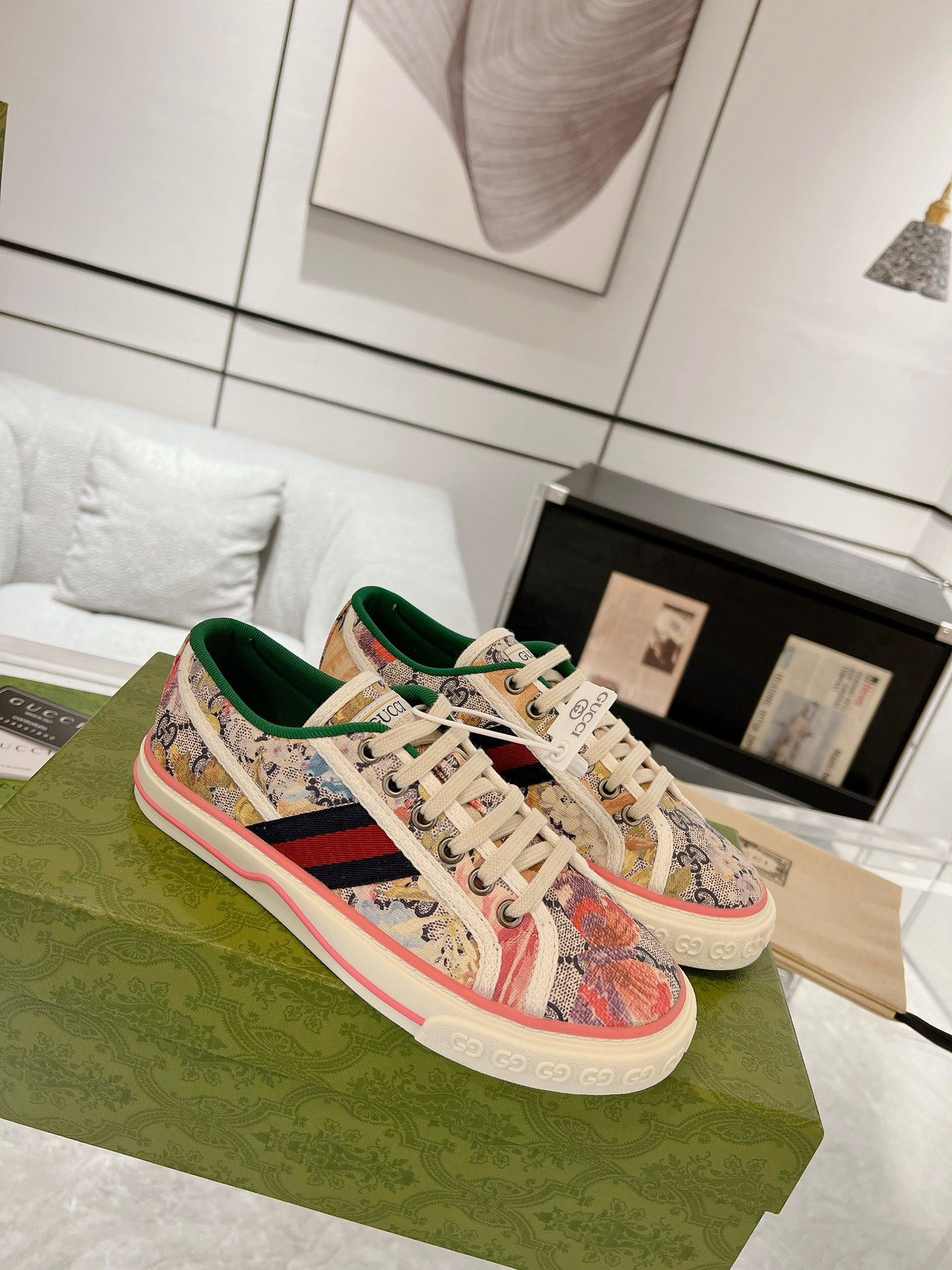 G*u*i sneaker 2024031801