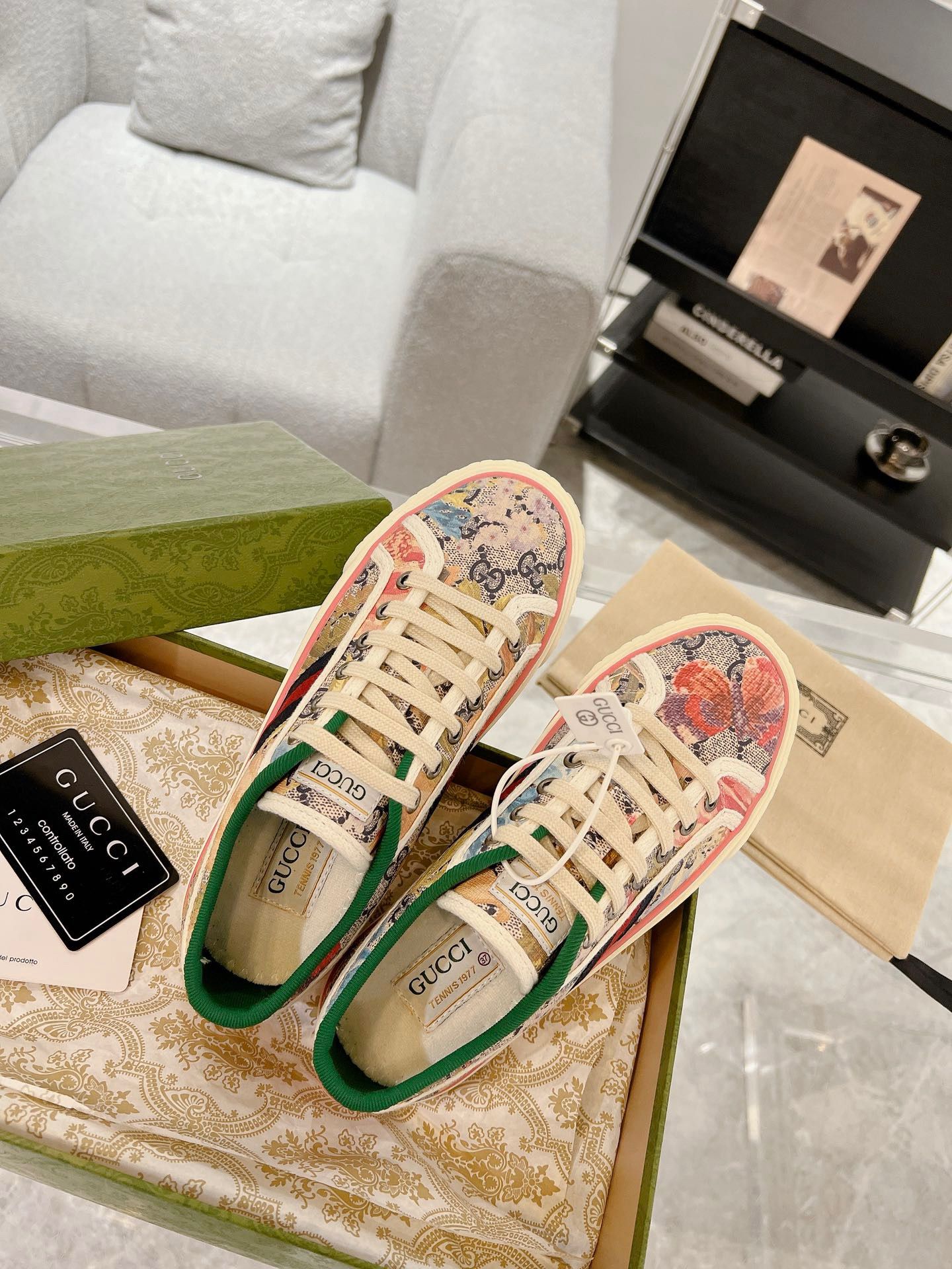 G*u*i sneaker 2024031801