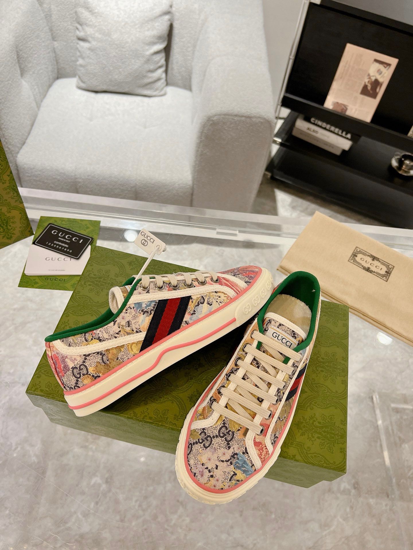 G*u*i sneaker 2024031801