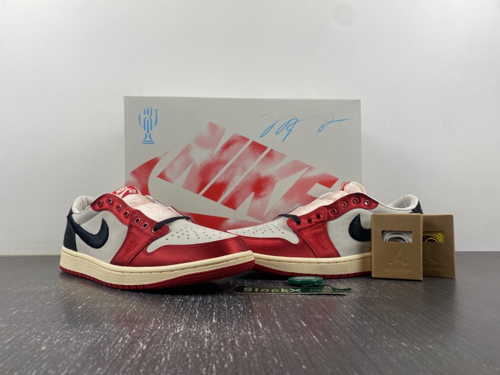 Air Jordan 1 Retro Low OG Trophy Room Away  FN0432-100