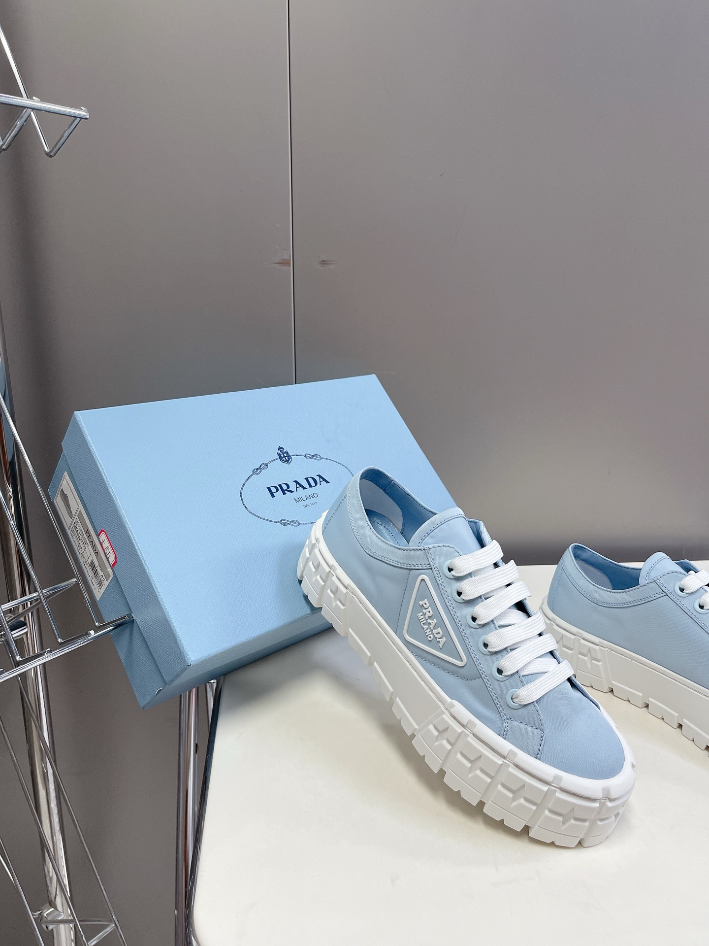 Pra*a sneaker 2024032501