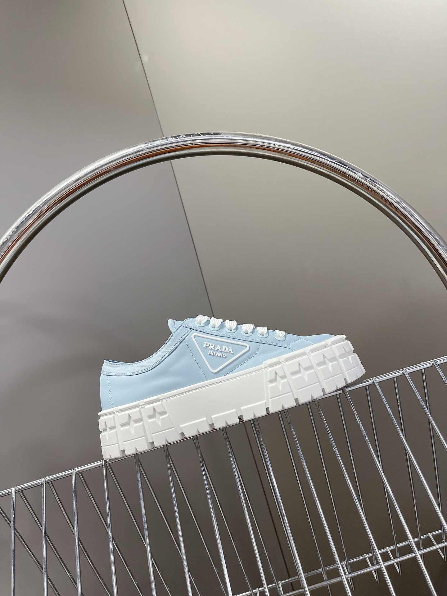 Pra*a sneaker 2024032501
