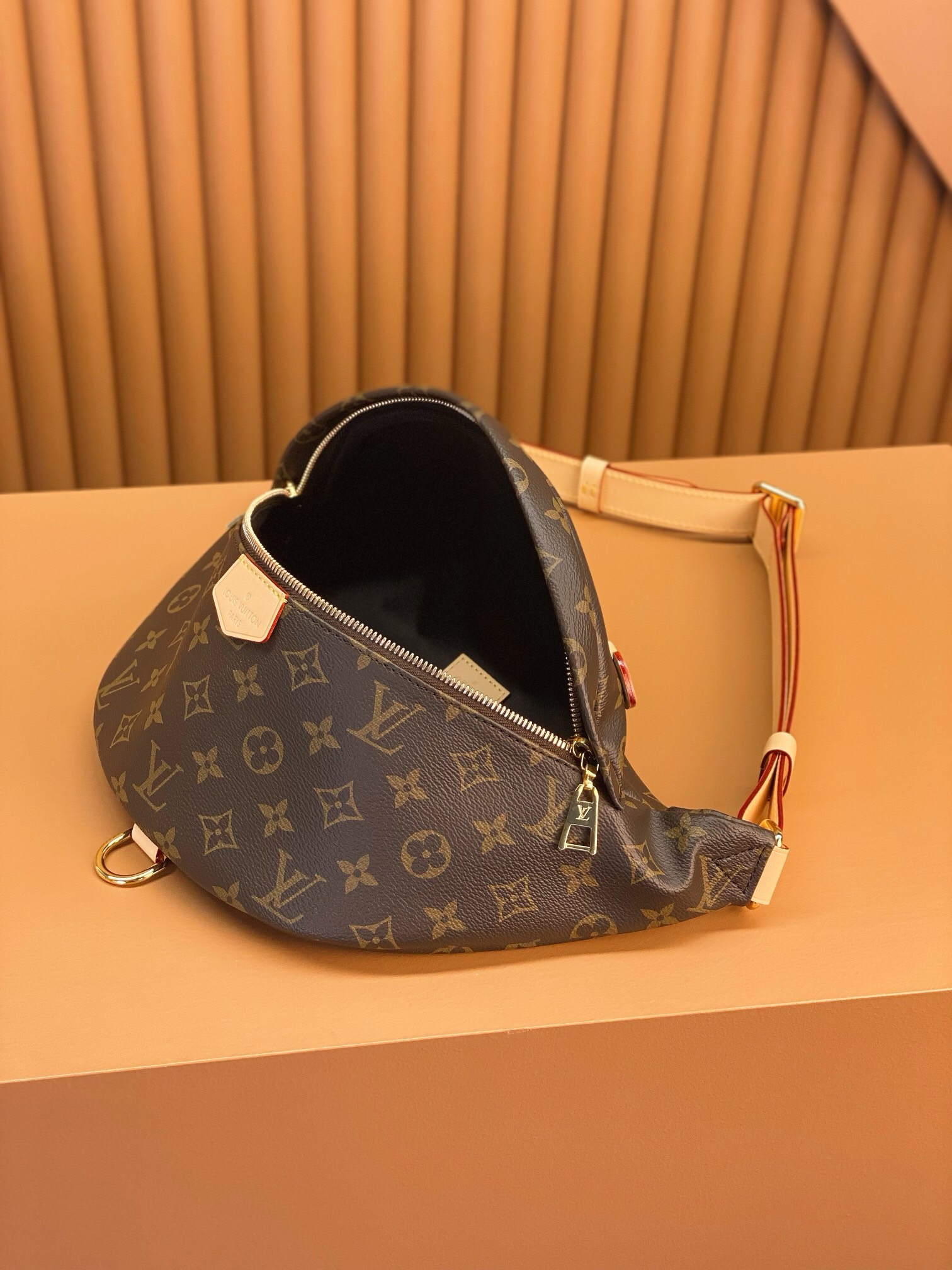 lv l**is V*t*n belt bag monogram m43644 bumbag  37*14*13cm
