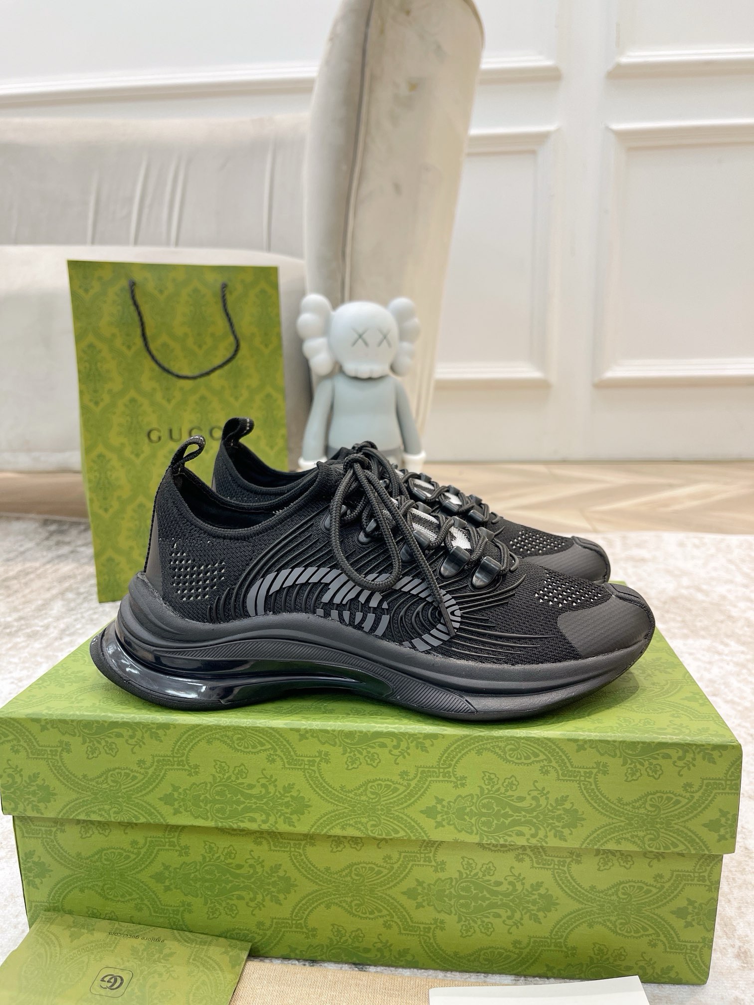 G*u*i sneaker 2024041801