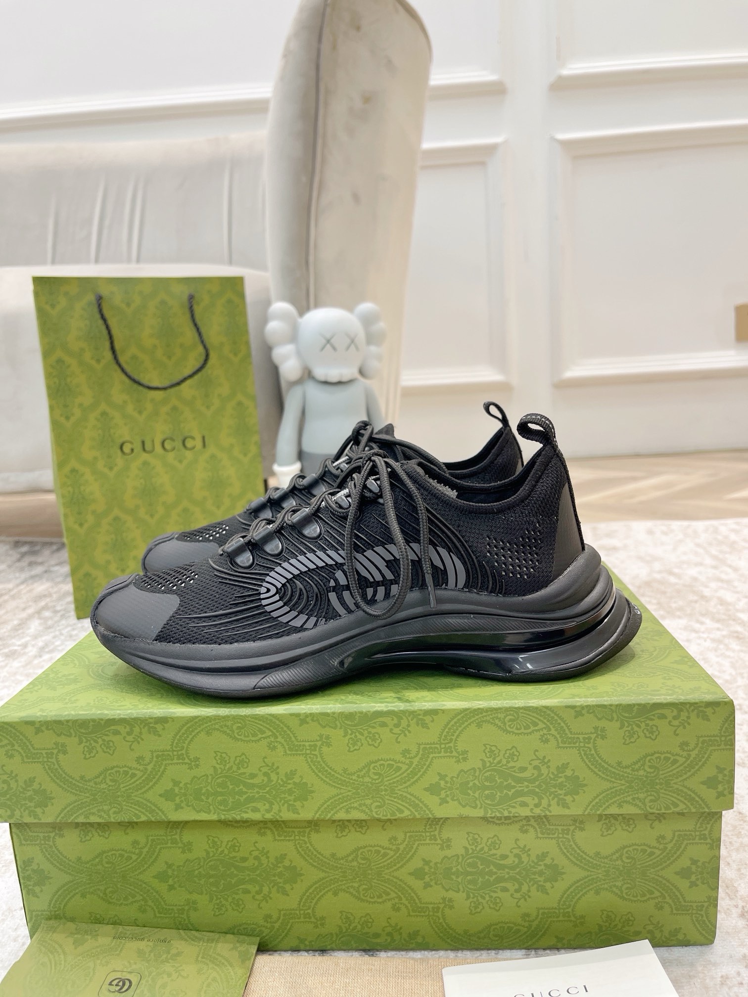 G*u*i sneaker 2024041801