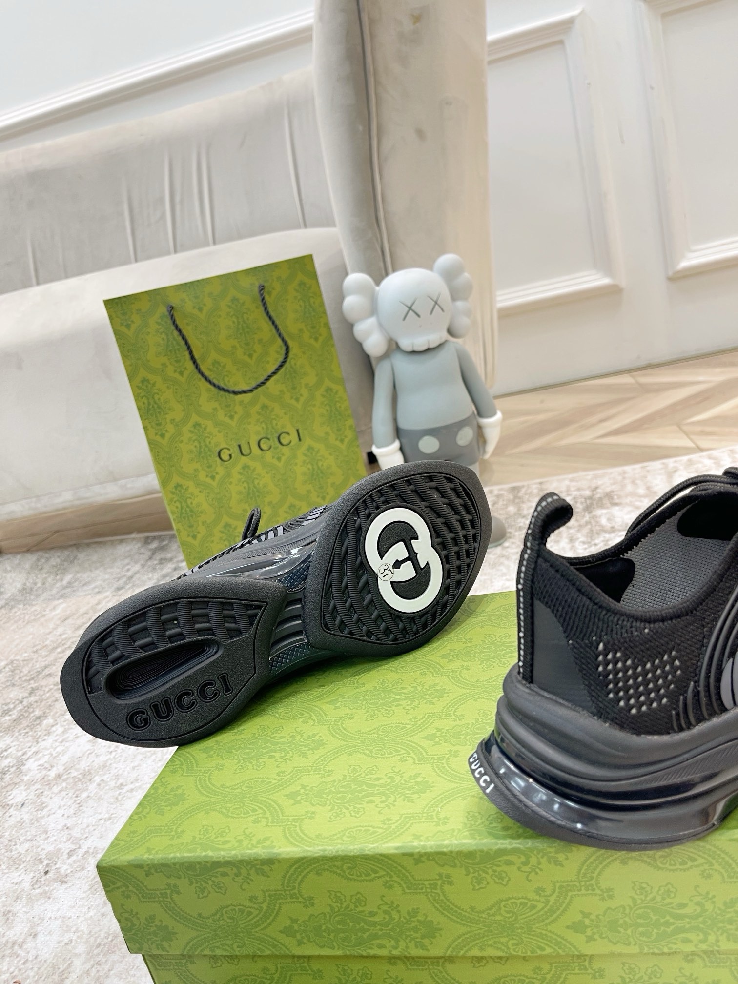 G*u*i sneaker 2024041801