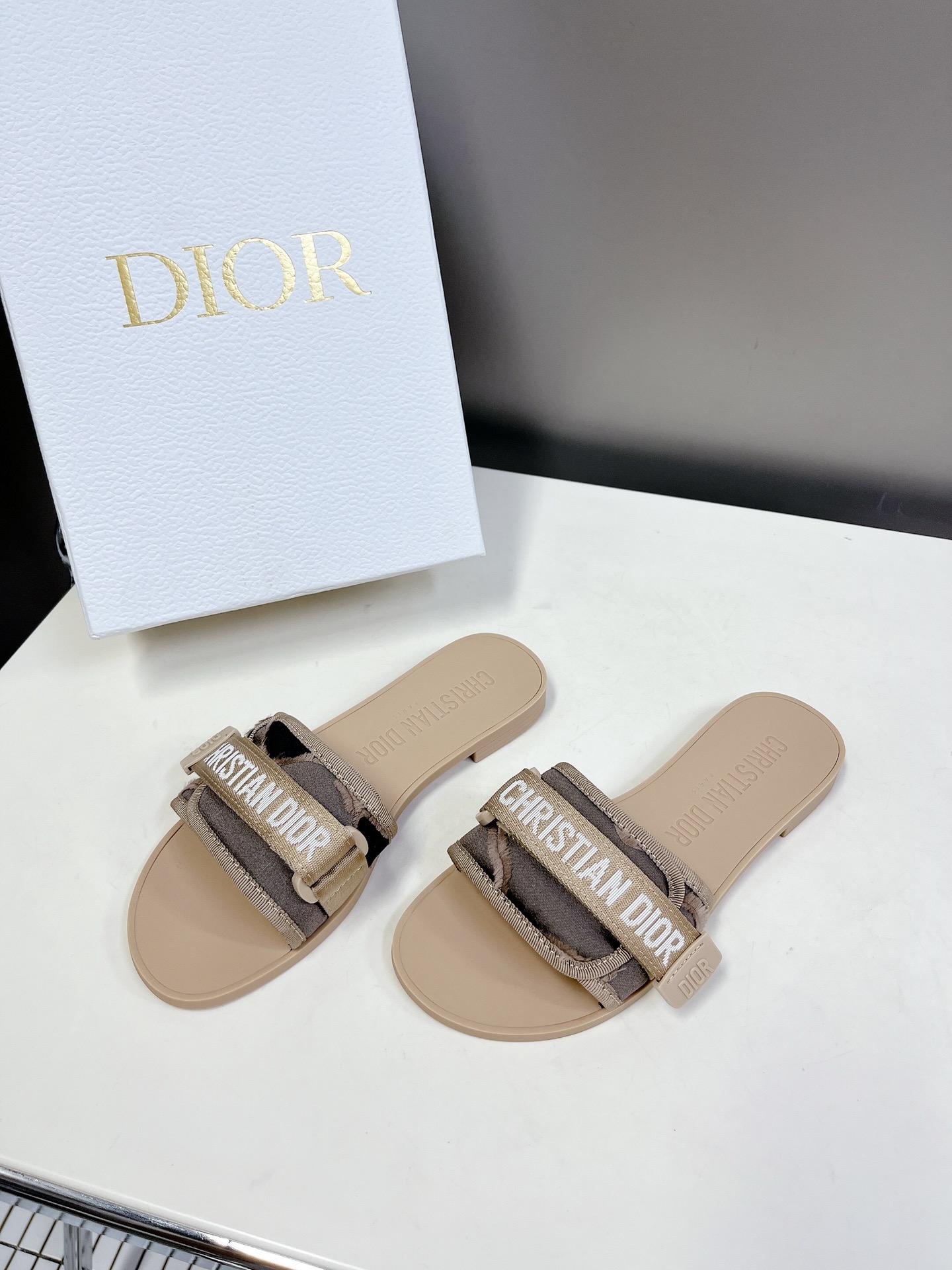 D*or sandals 2024042201