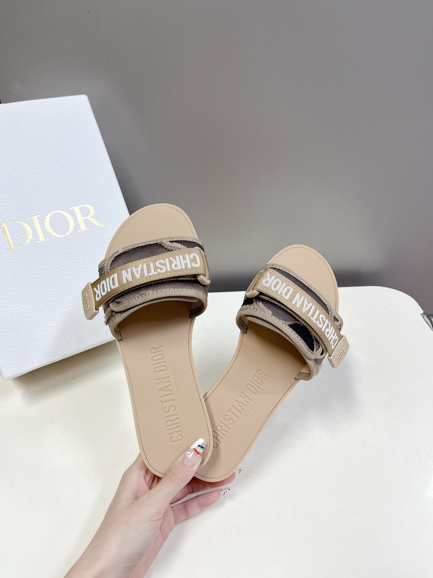 D*or sandals 2024042201