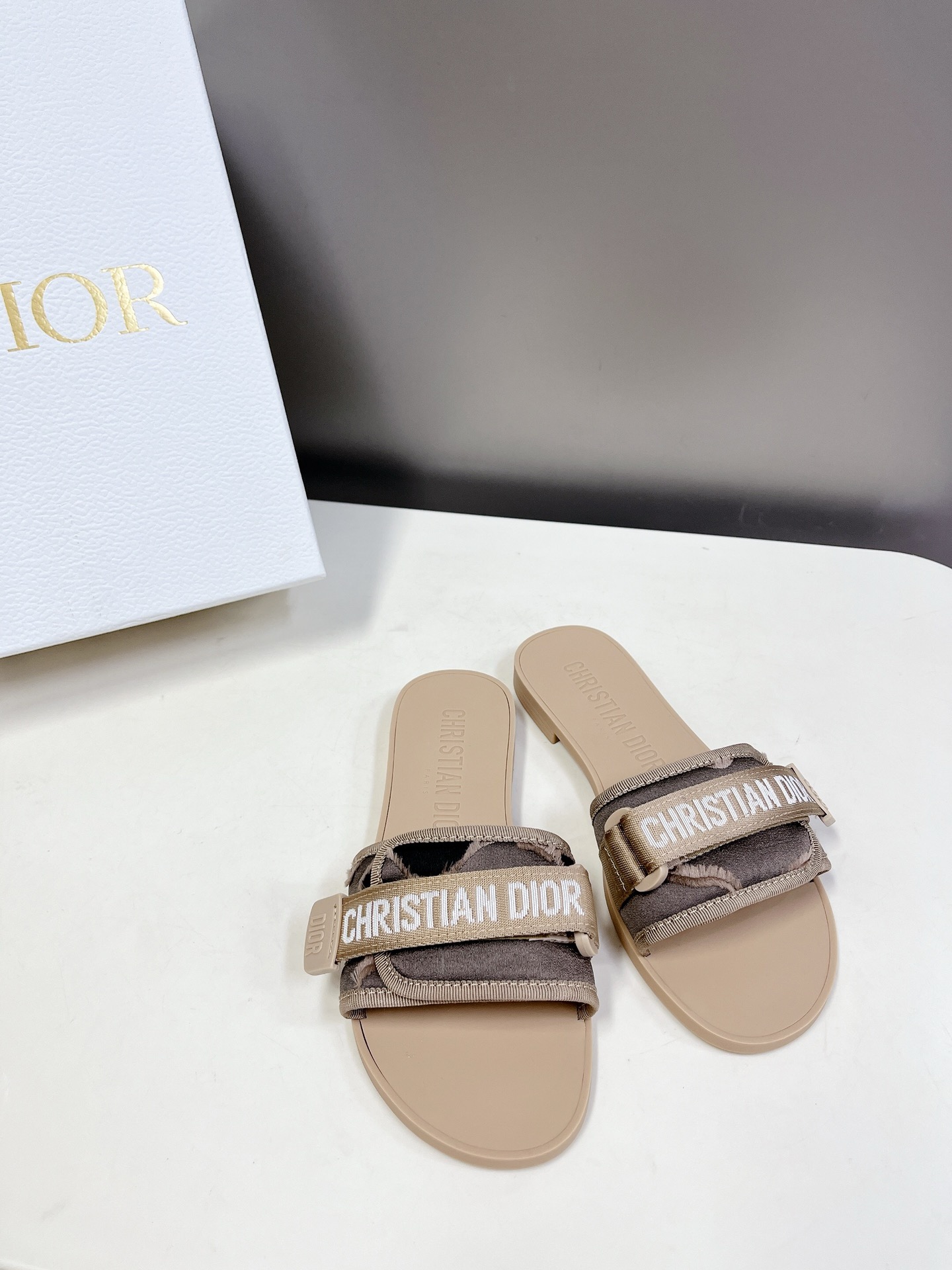 D*or sandals 2024042201
