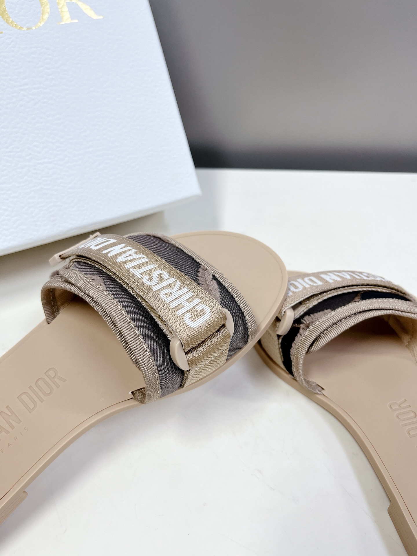 D*or sandals 2024042201