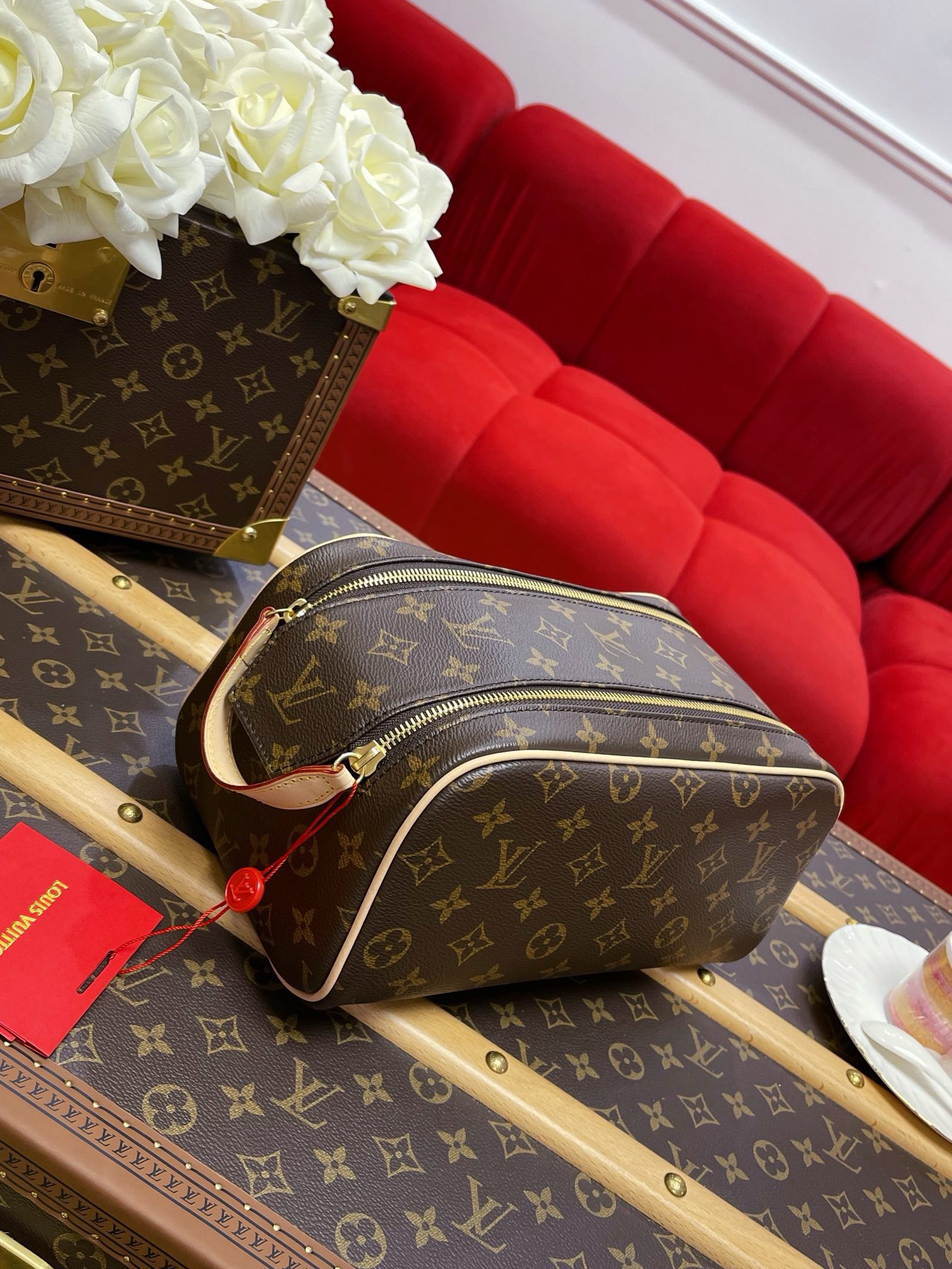 LV damier graphite dopp M44494 28*16*13CM