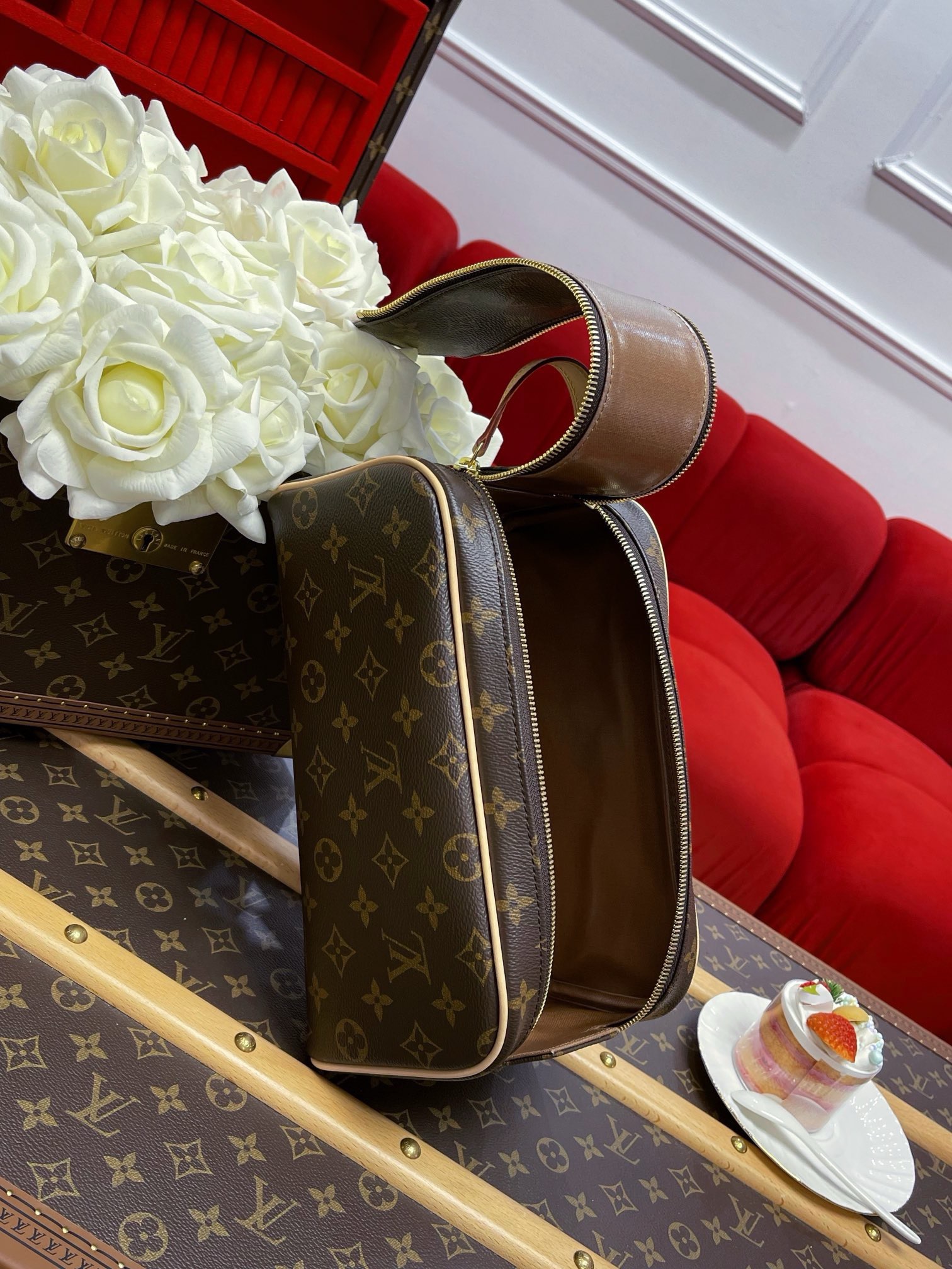 LV damier graphite dopp M44494 28*16*13CM