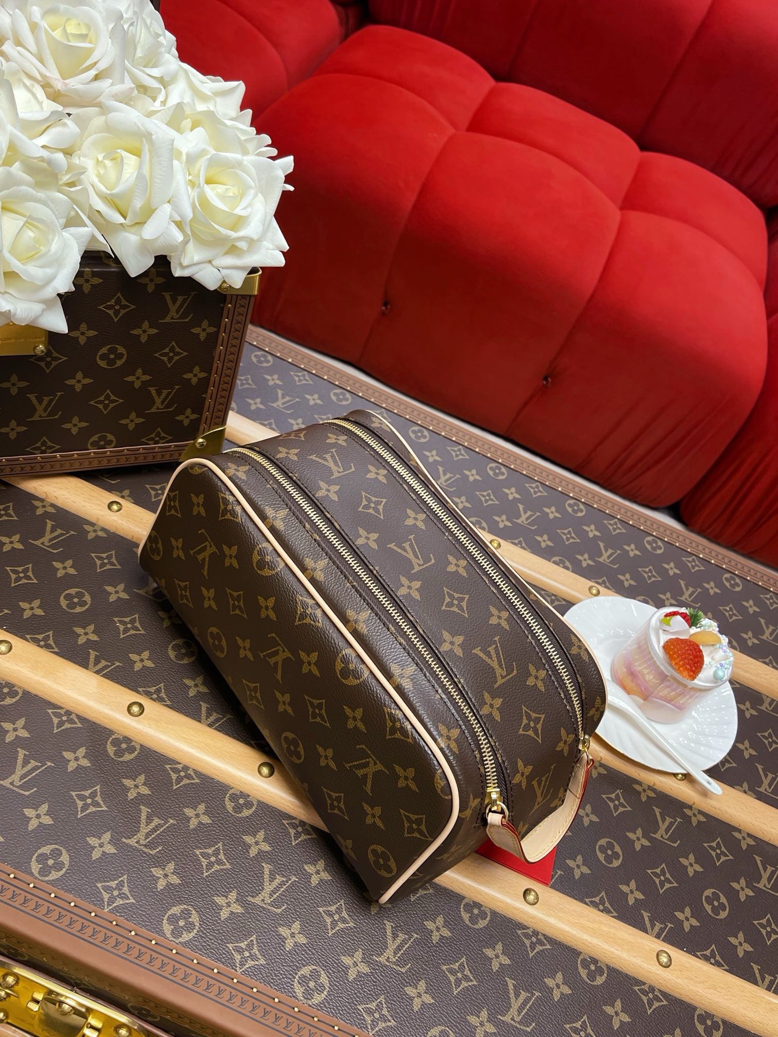LV damier graphite dopp M44494 28*16*13CM
