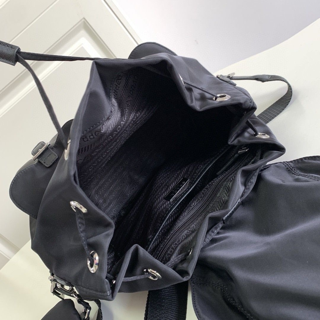Pra*a re-nylon medium backpack- black 32*30*15cm