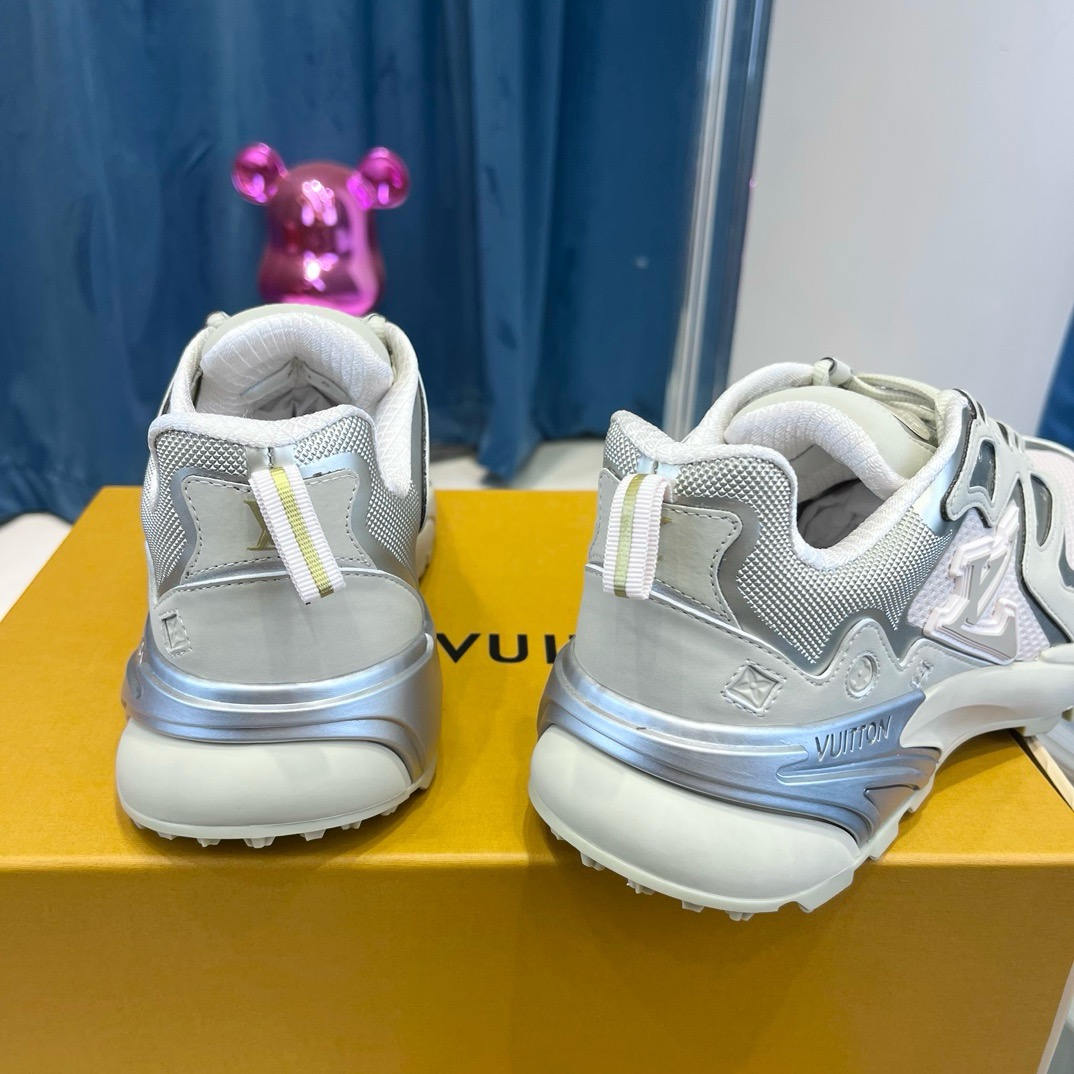 LV runner tatic sneaker 2024042501