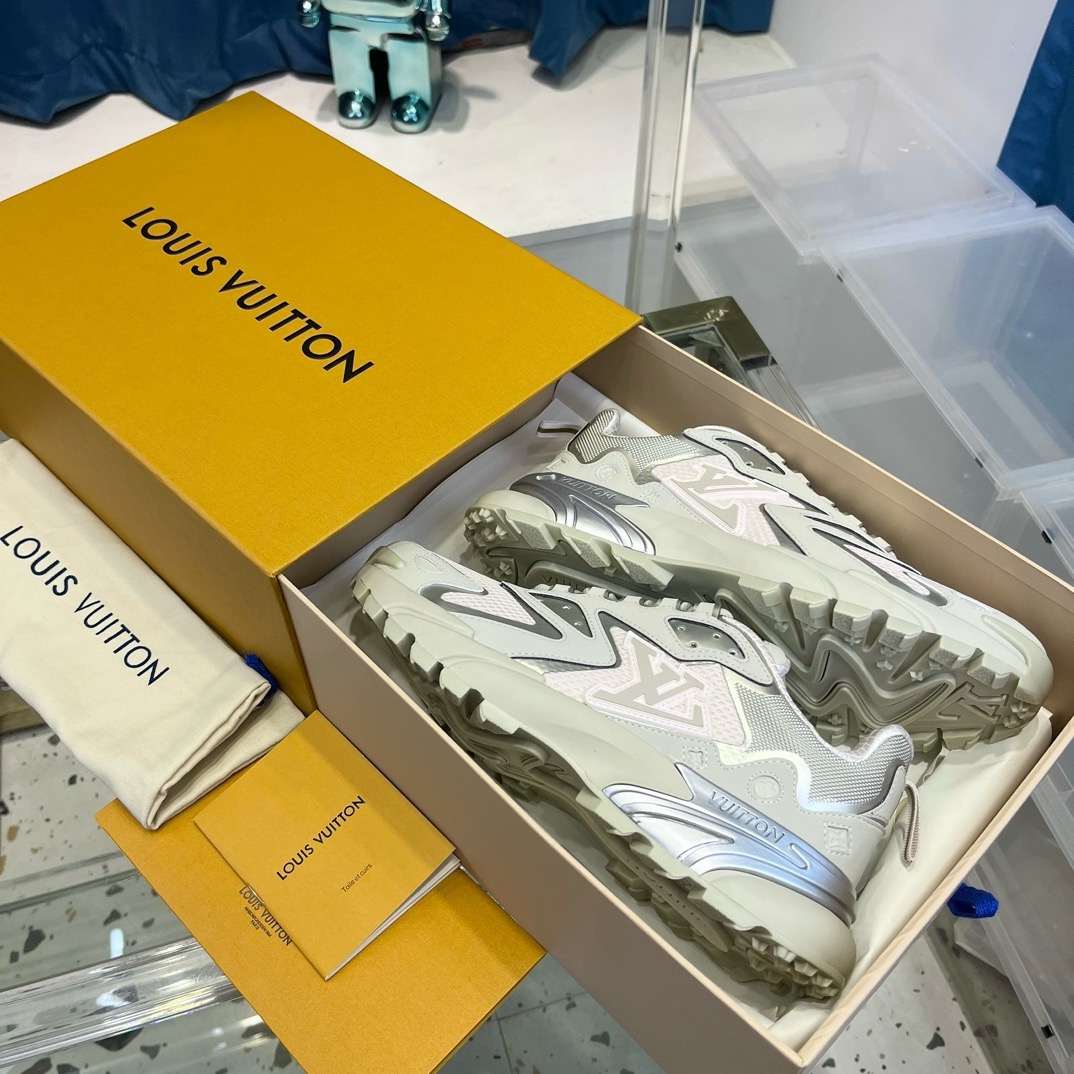 LV runner tatic sneaker 2024042501