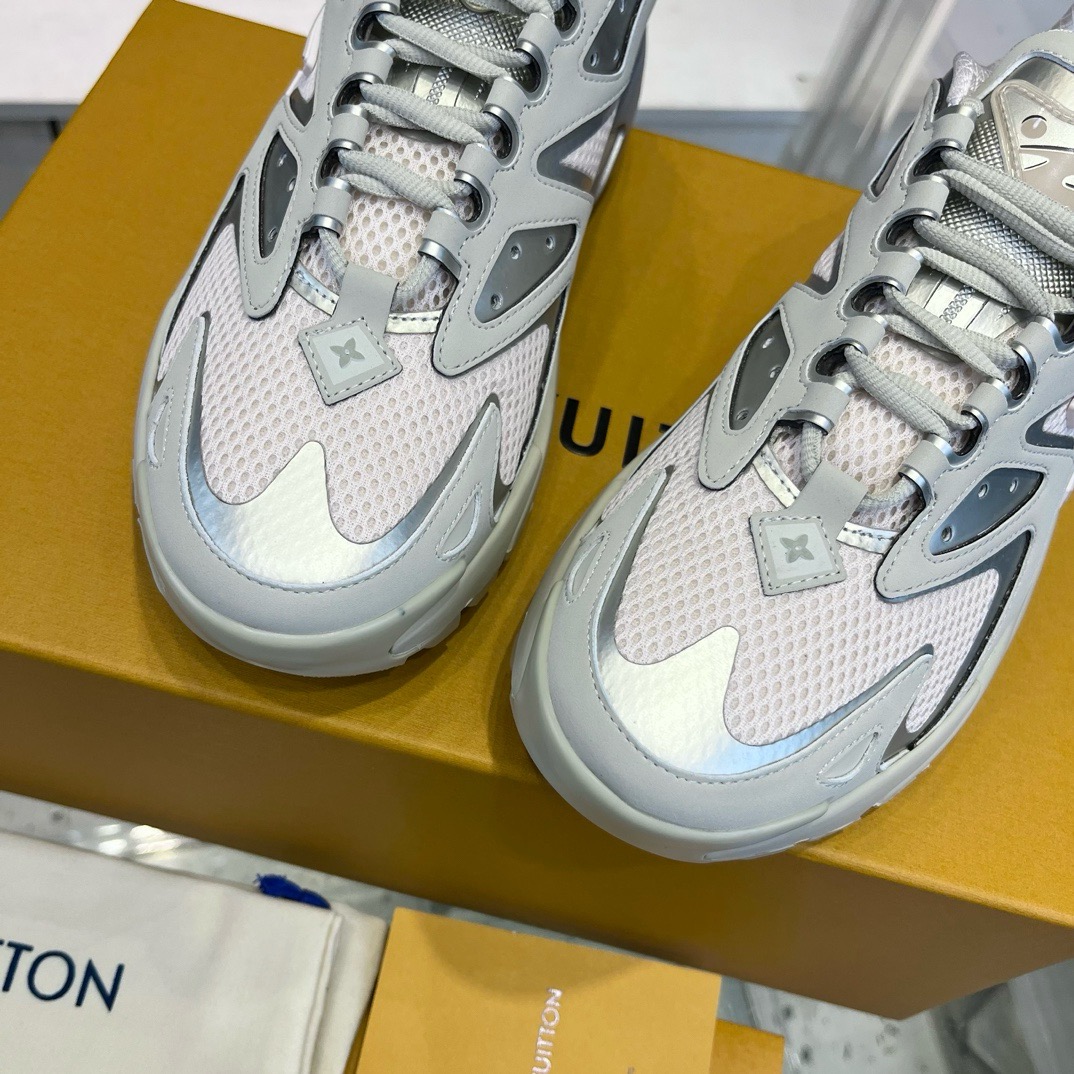 LV runner tatic sneaker 2024042501