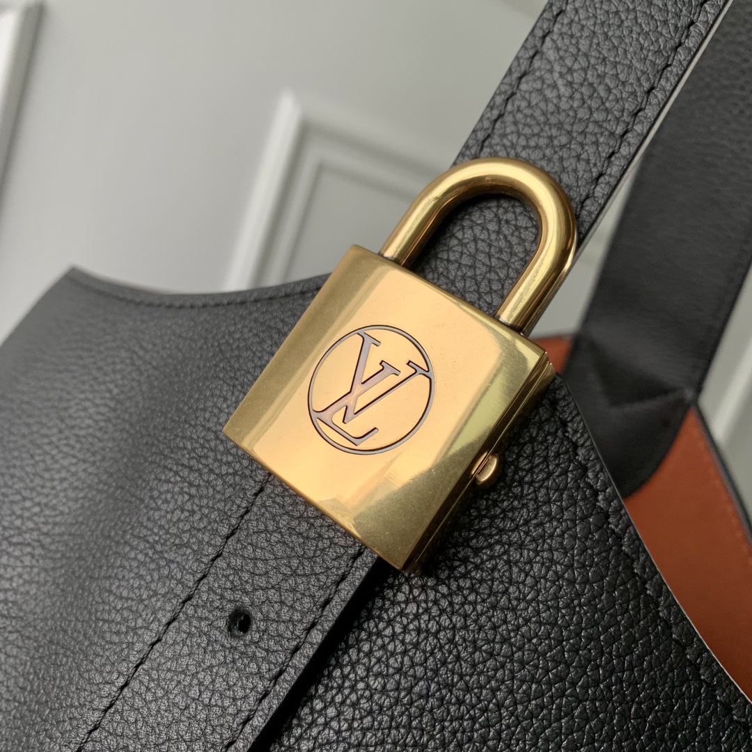 LV Low Key Hobo MM M24856 31x35x18CM