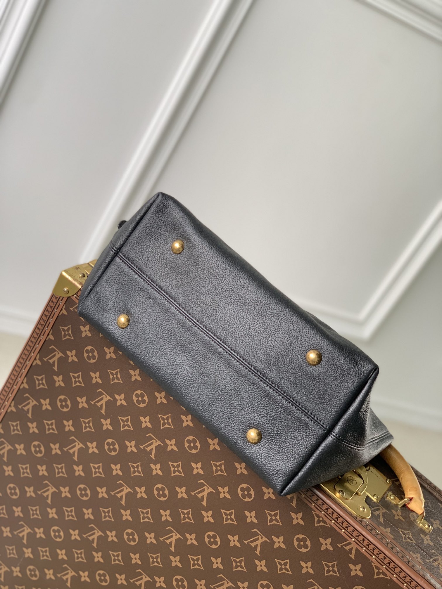 LV Low Key Hobo MM M24856 31x35x18CM