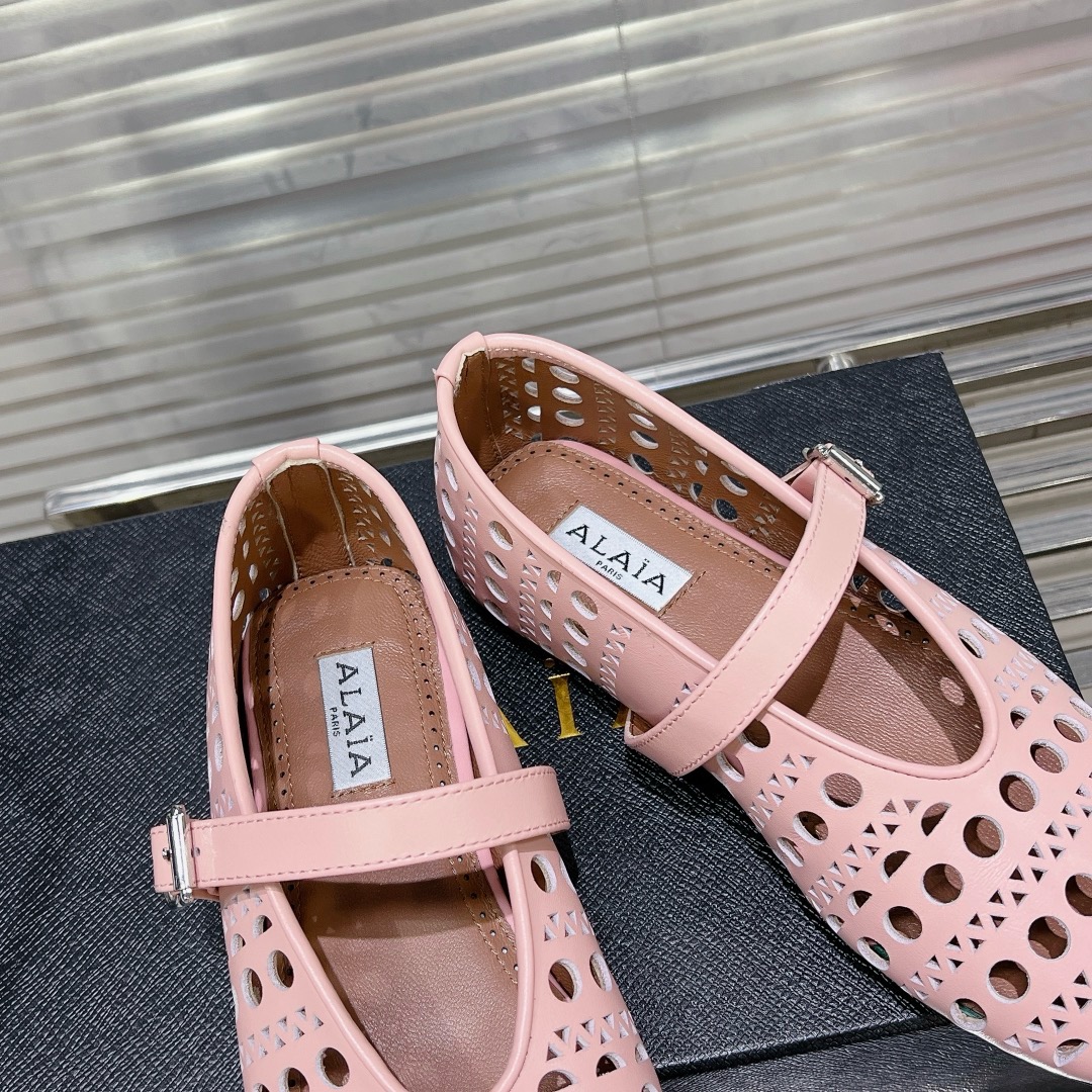 Alaia shoes 2024042901
