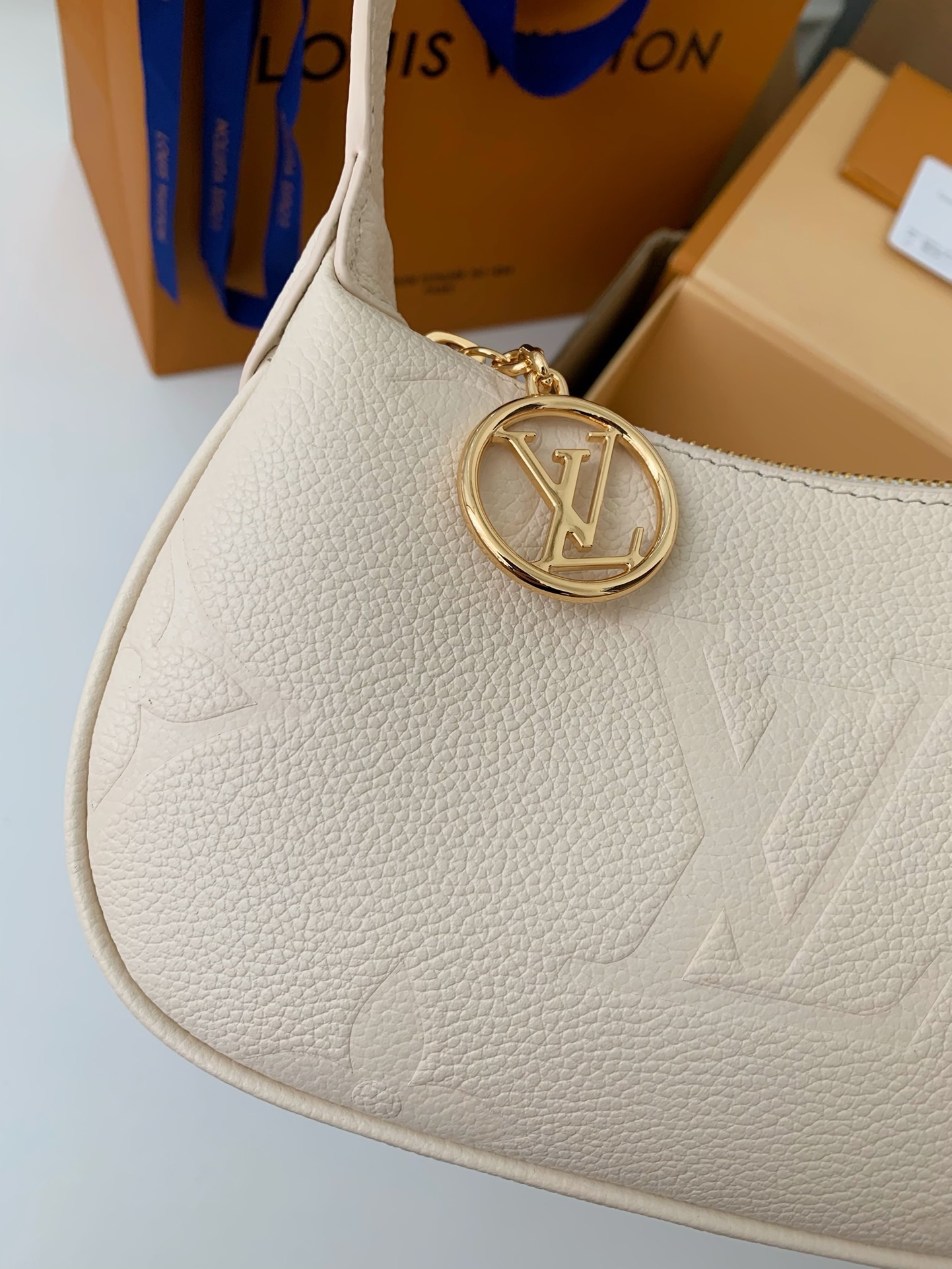 LV Mini Moon 20.5*11*5CM 2024042901