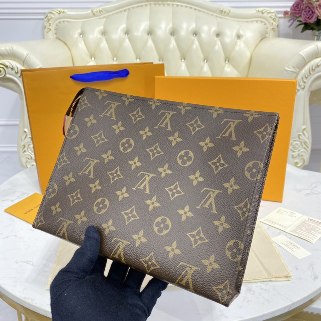 LV POCHE TOILETTE M47542 26CM