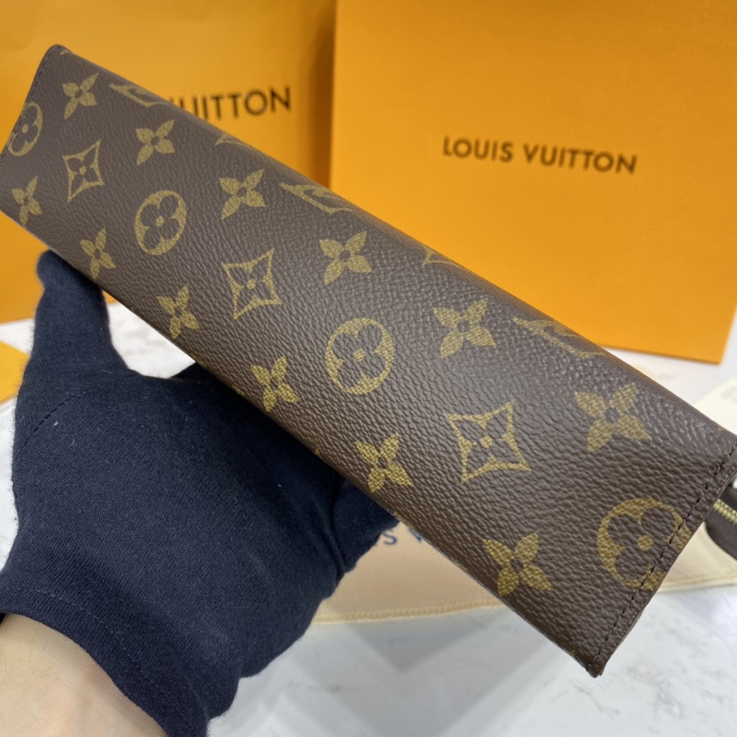 LV POCHE TOILETTE M47542 26CM