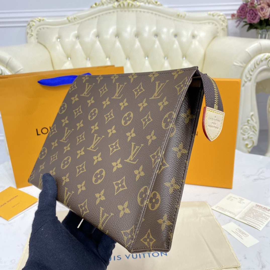 LV POCHE TOILETTE M47542 26CM