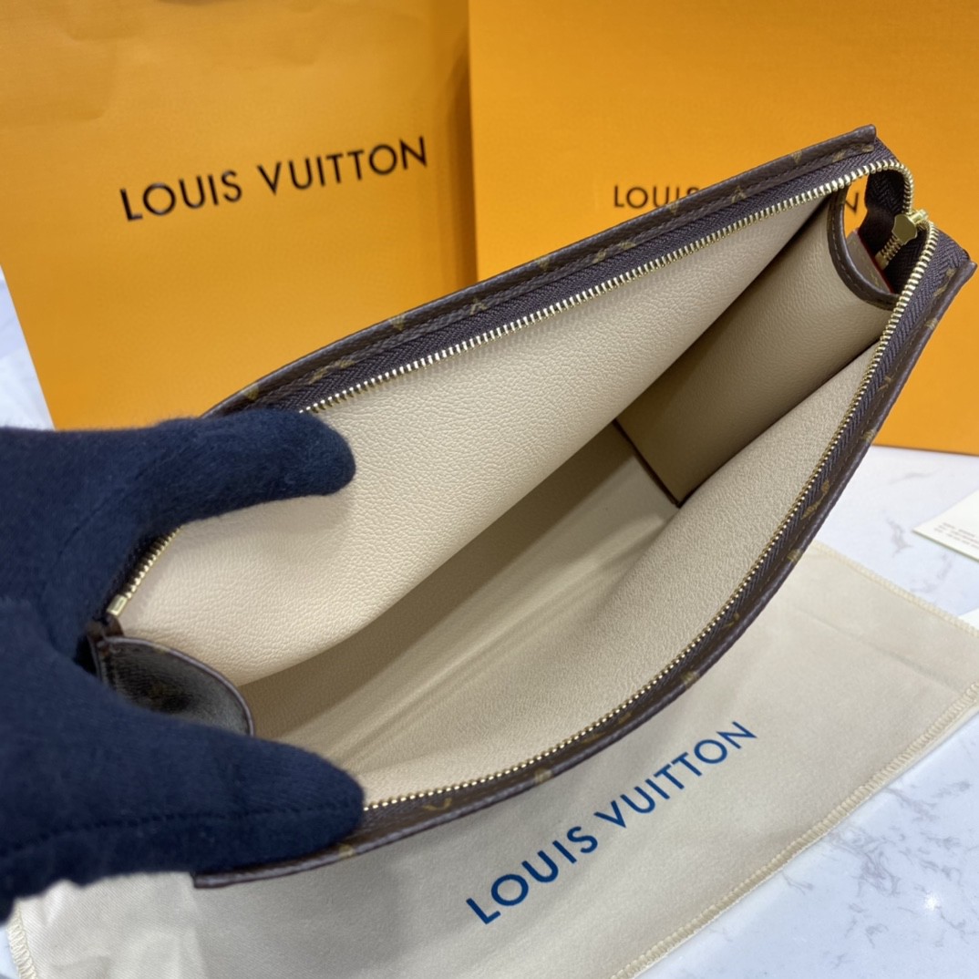 LV POCHE TOILETTE M47542 26CM