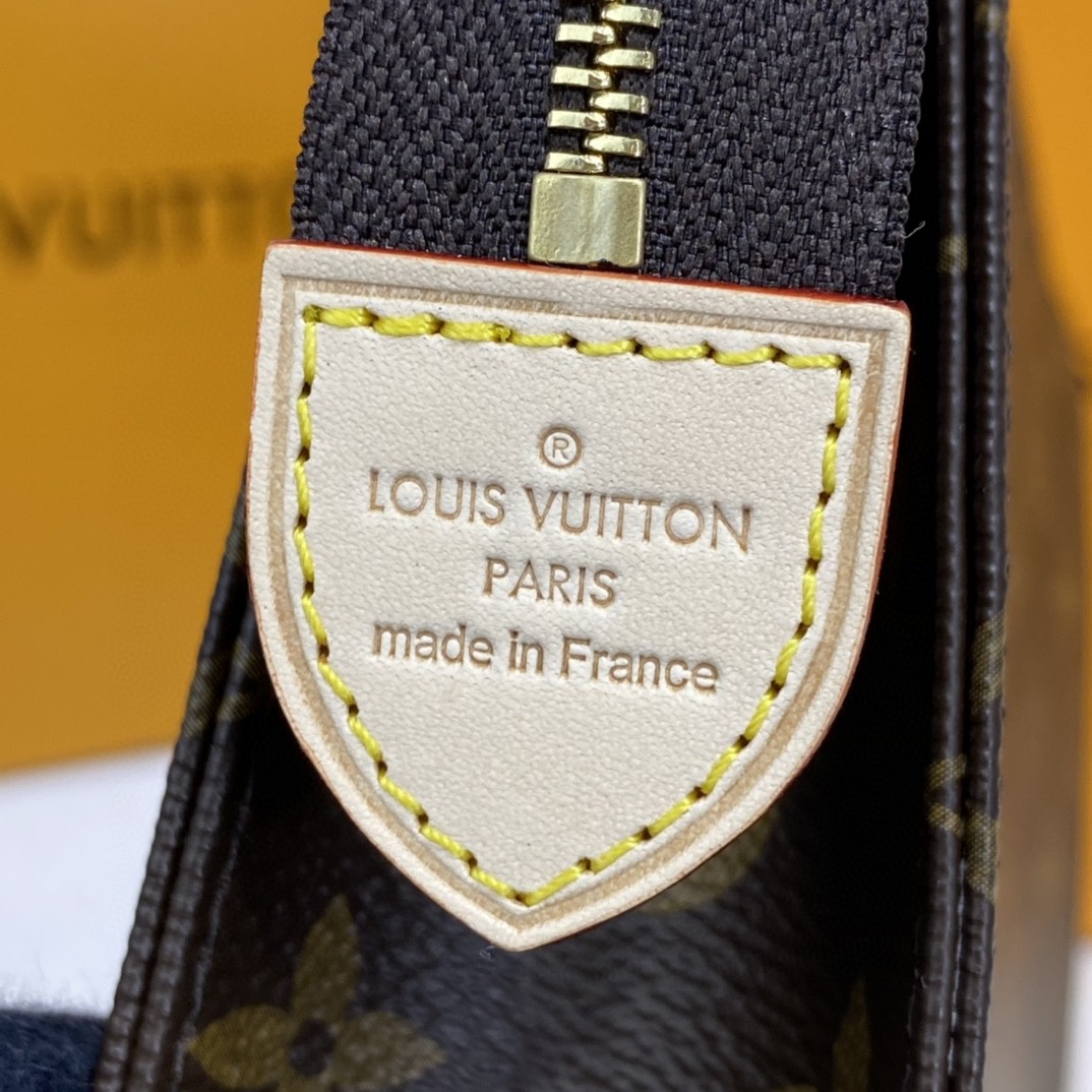 LV POCHE TOILETTE M47542 26CM