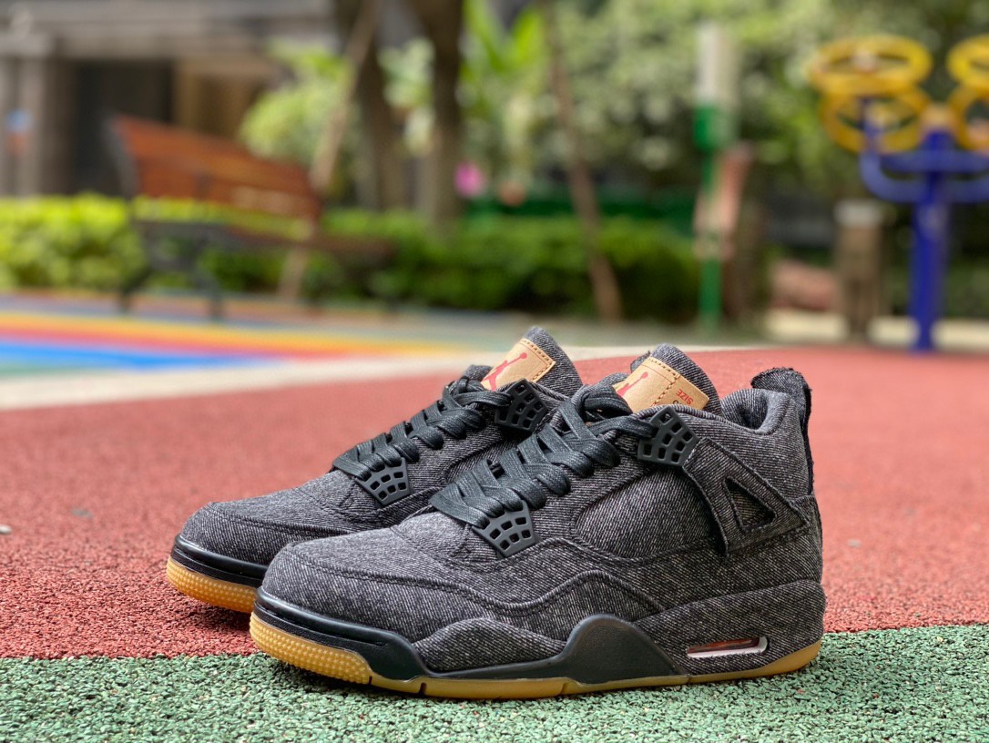 Jordan 4 Retro Levi