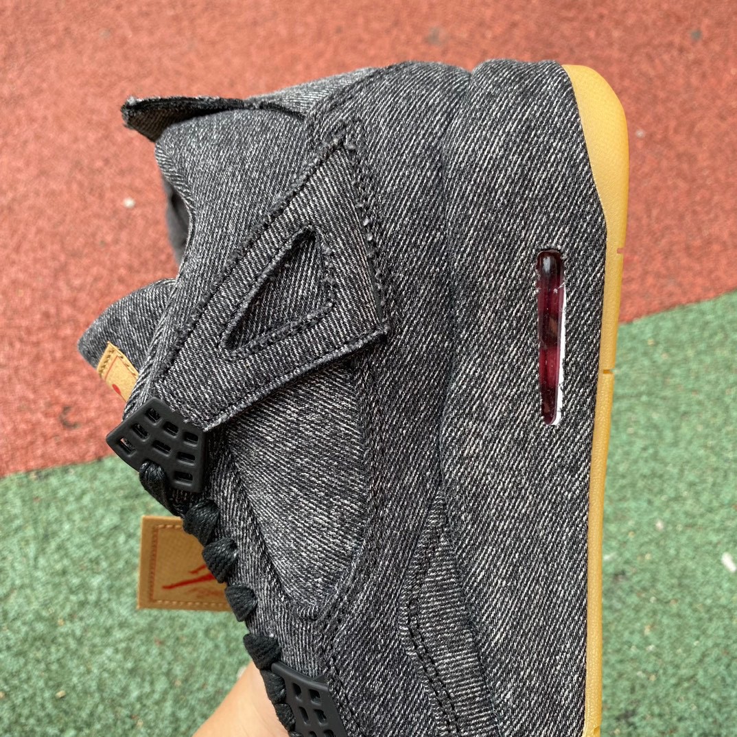 Jordan 4 Retro Levi