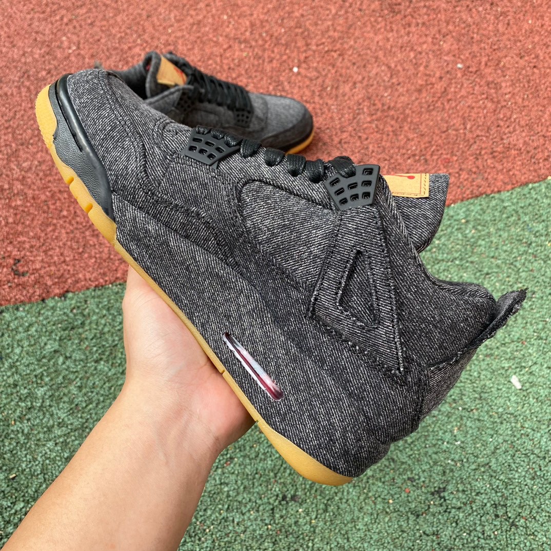 Jordan 4 Retro Levi