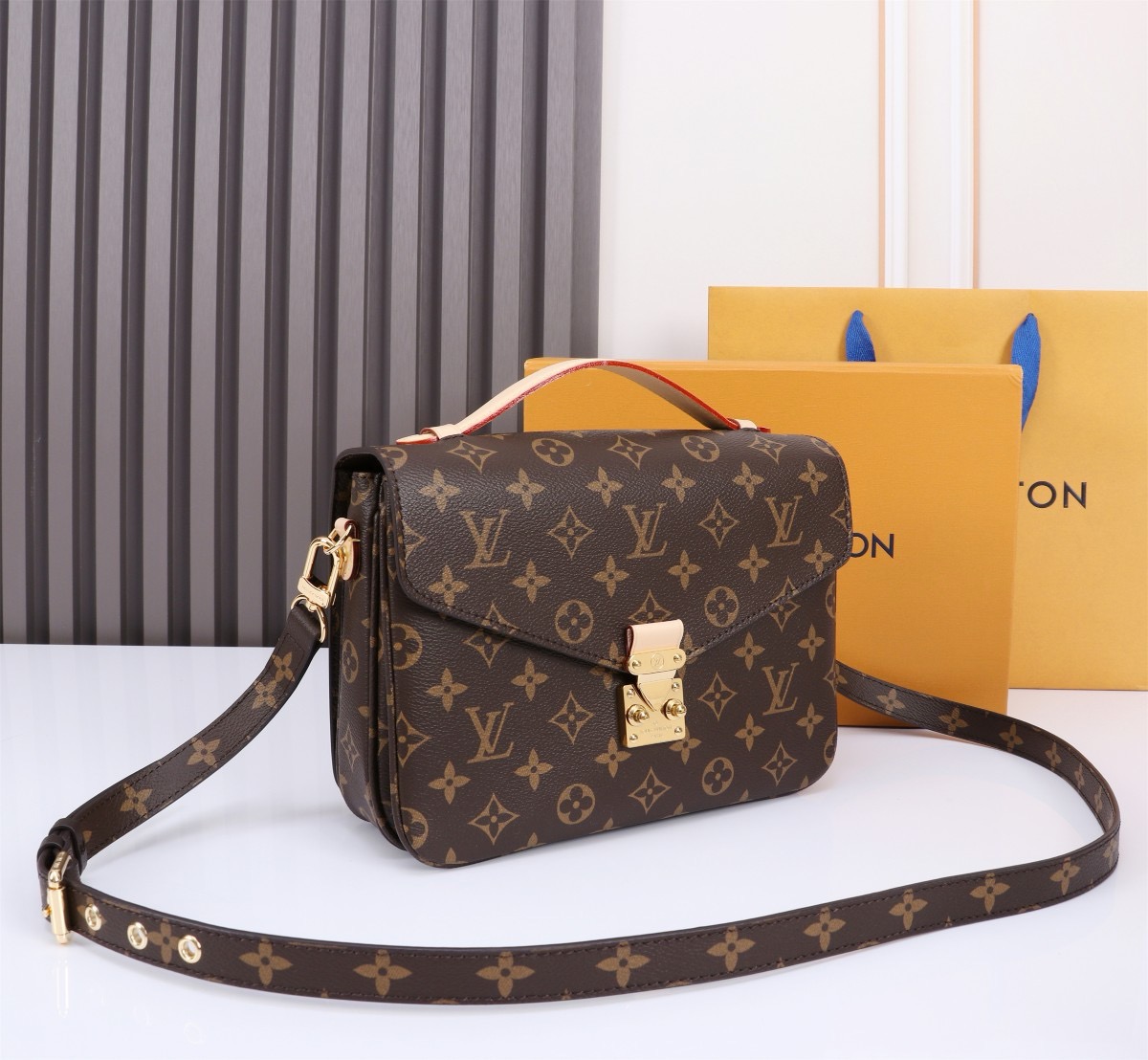 LV Pochette Métis Monogram Canvas 25*19*9CM