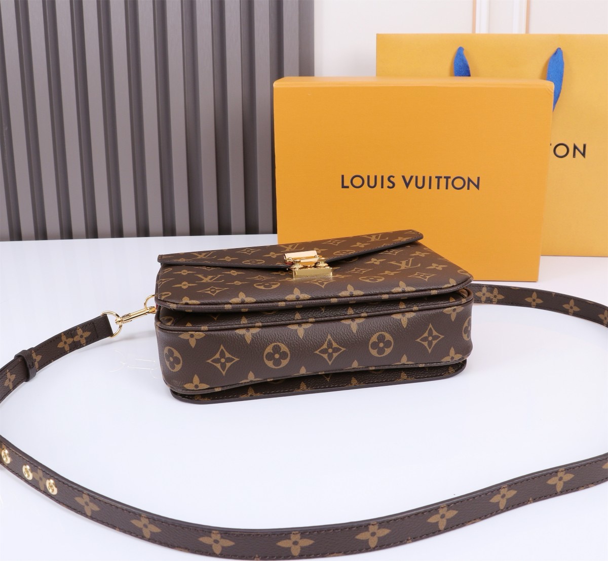LV Pochette Métis Monogram Canvas 25*19*9CM