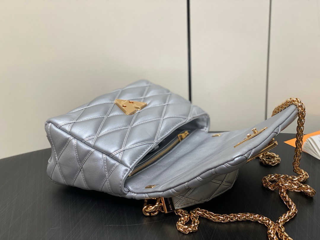 LV Go-14 Twist MM M22891 23CM