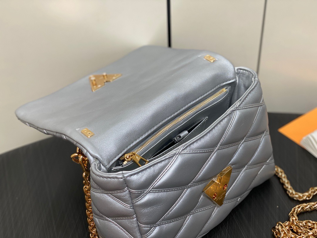 LV Go-14 Twist MM M22891 23CM