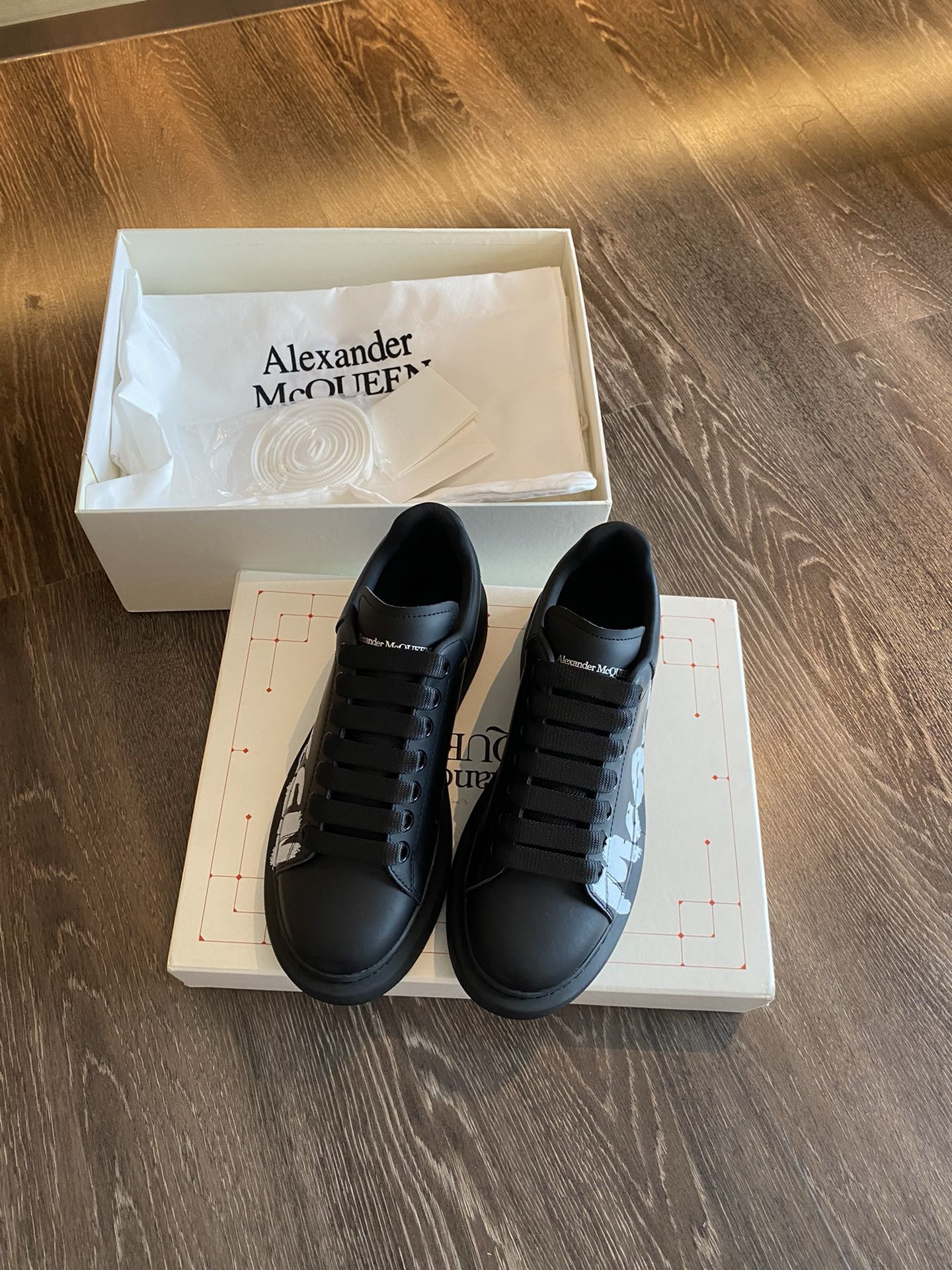 alexander M*Q*en 2024050901