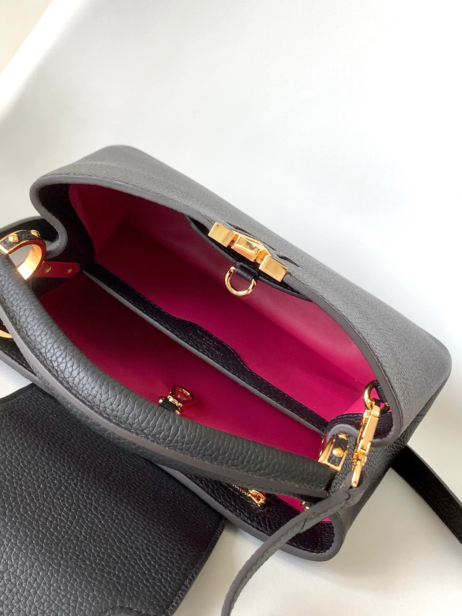 LV Capucines BB M94755 27CM