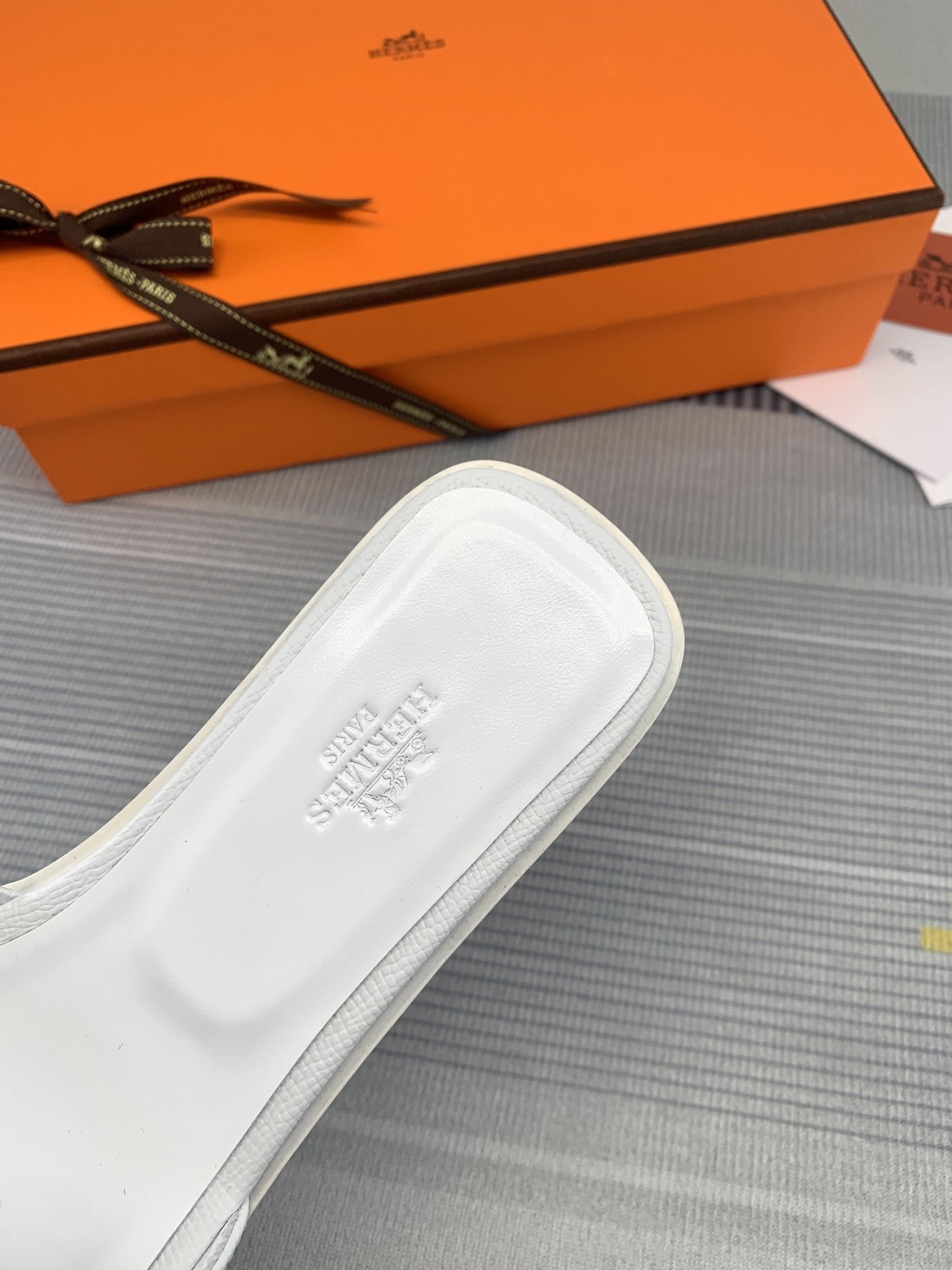 Herm5s slider 14