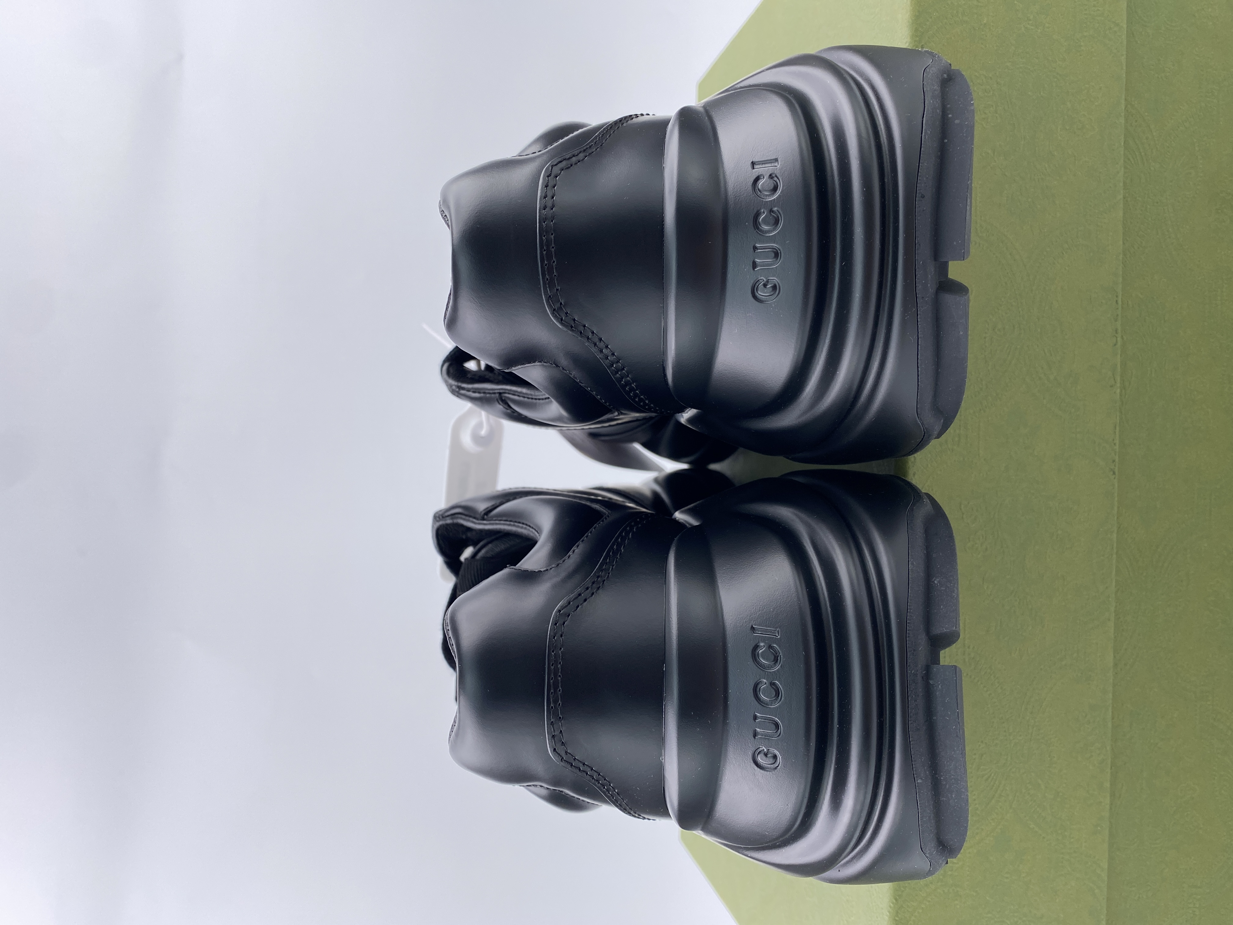 G*u*i sneaker 2024051301