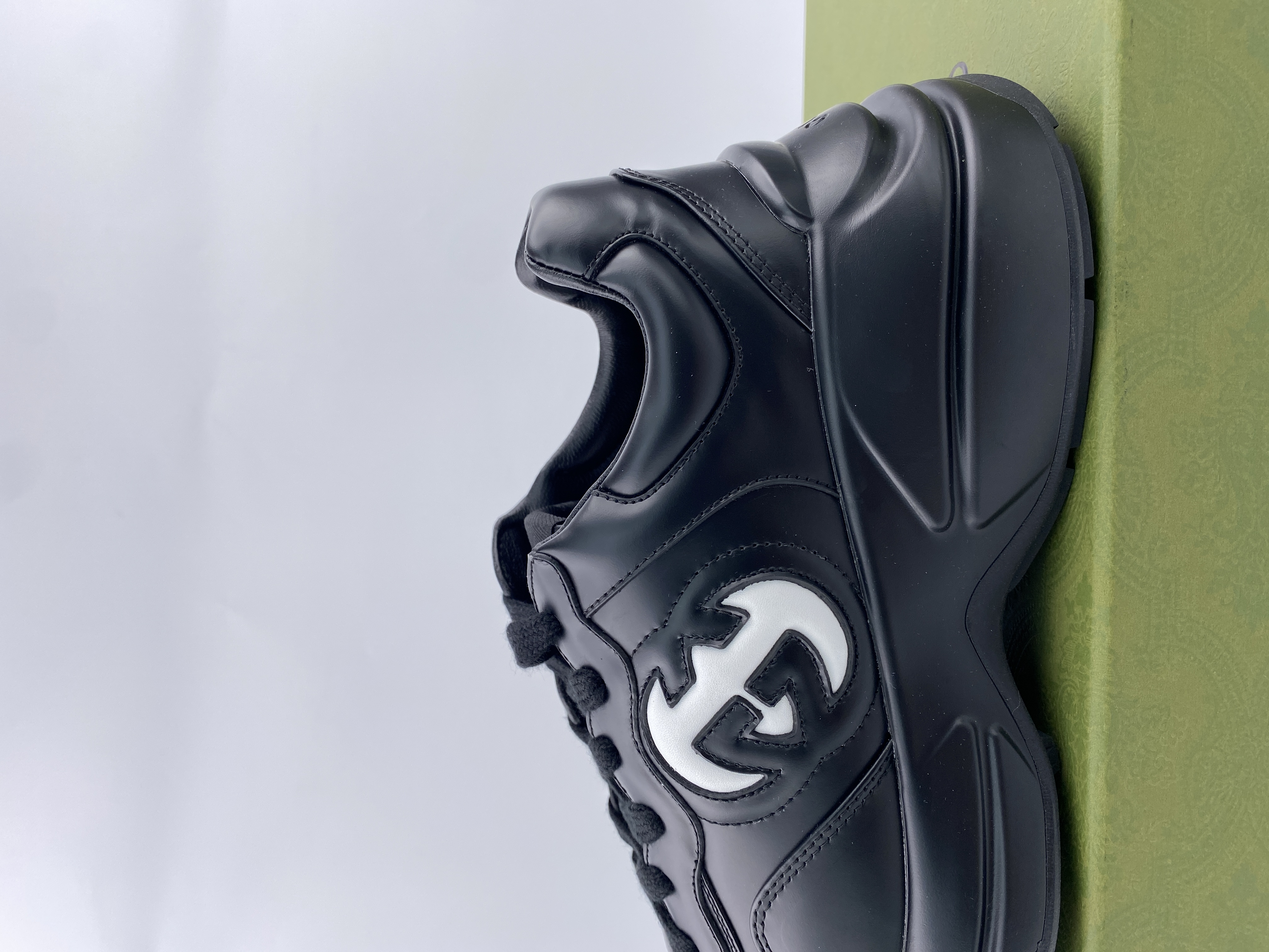 G*u*i sneaker 2024051301