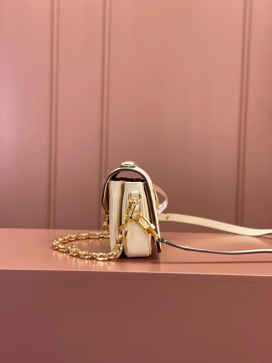 LV Pochette west 21.5*13*6.5CM