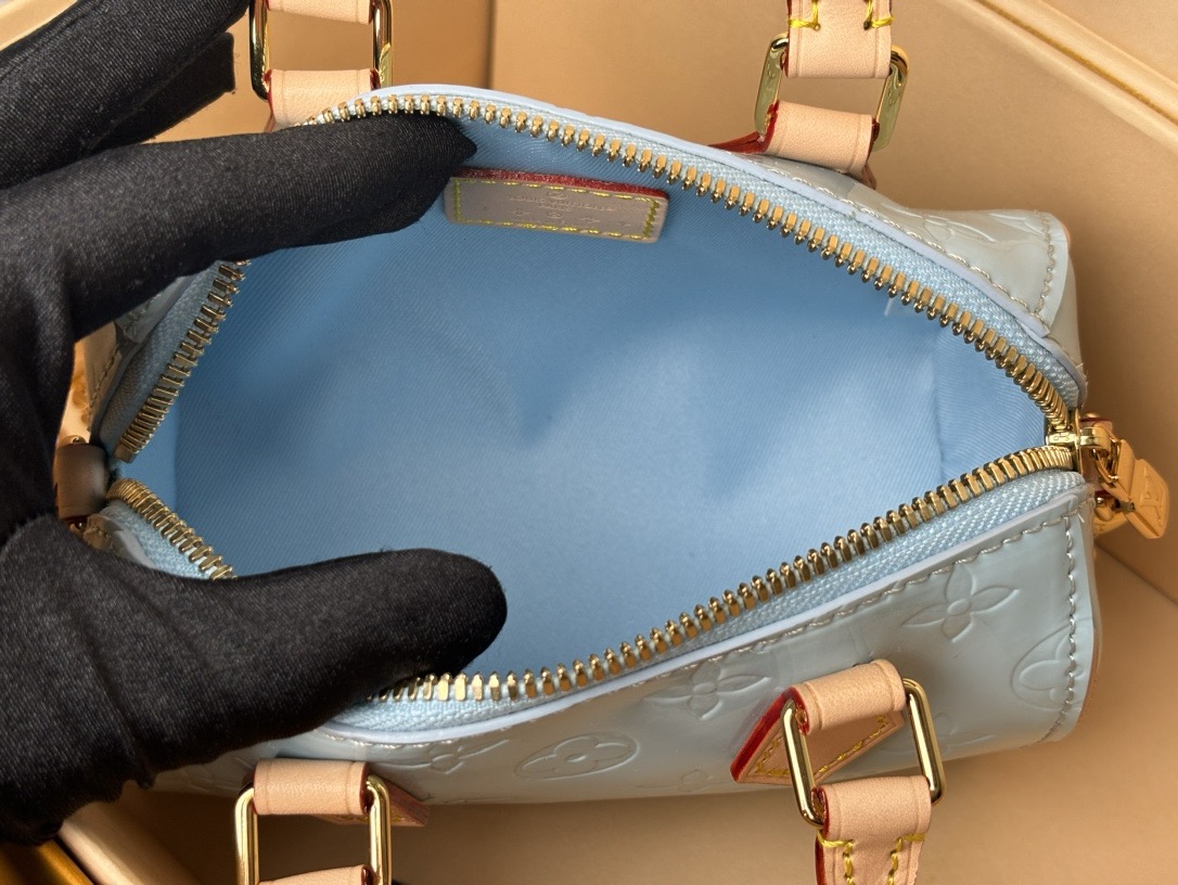 LV Nano Speedy Monogram Vernis M83000 17CM